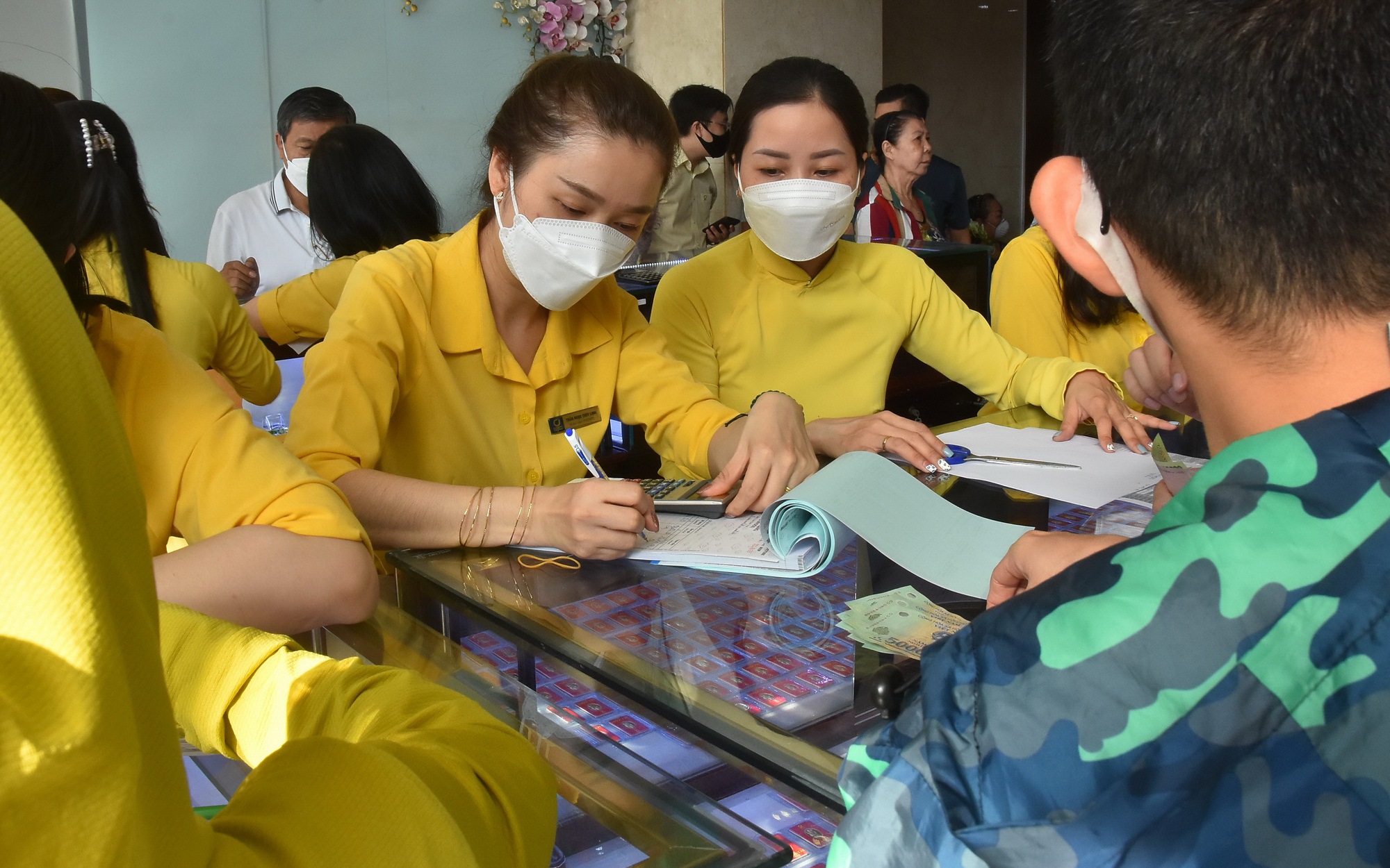 Giá vàng hôm nay, 29-2: Bật tăng cùng giá USD
