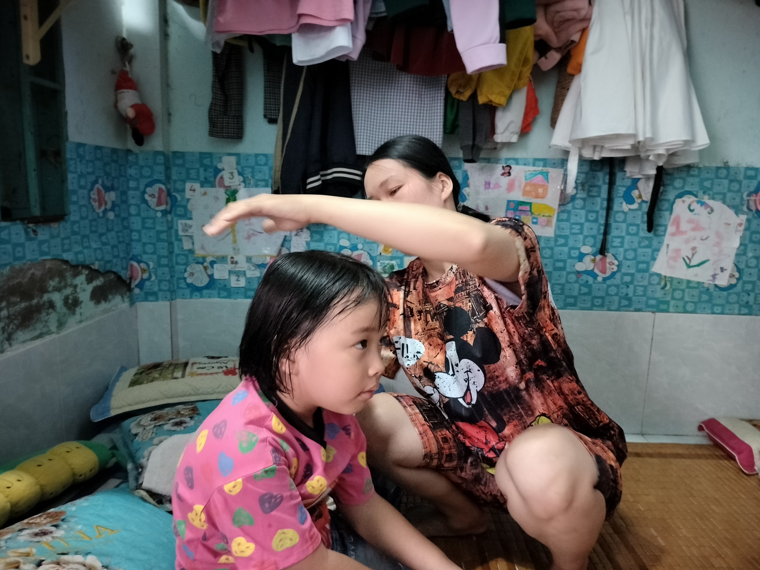 Cuộc sống khó khăn, công nhân