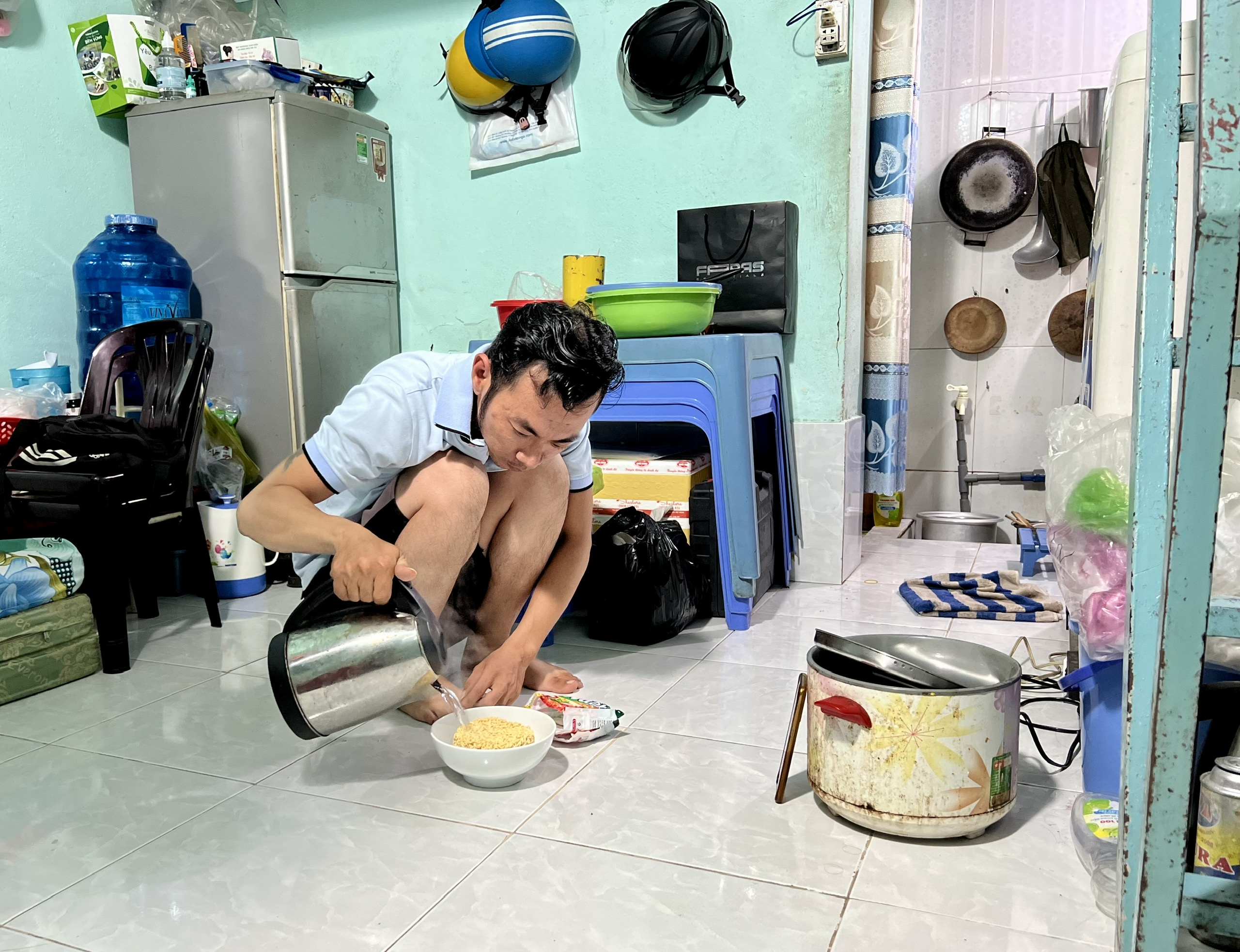 Cuộc sống khó khăn, công nhân
