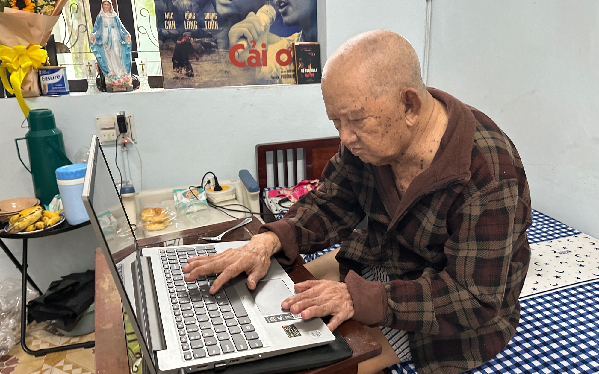 Nhà văn Mạc Can: