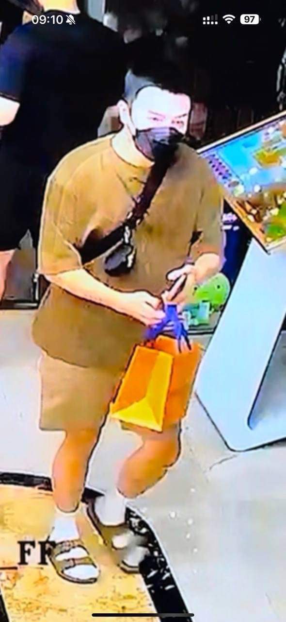 Vào trung tâm thương mại ở TP HCM