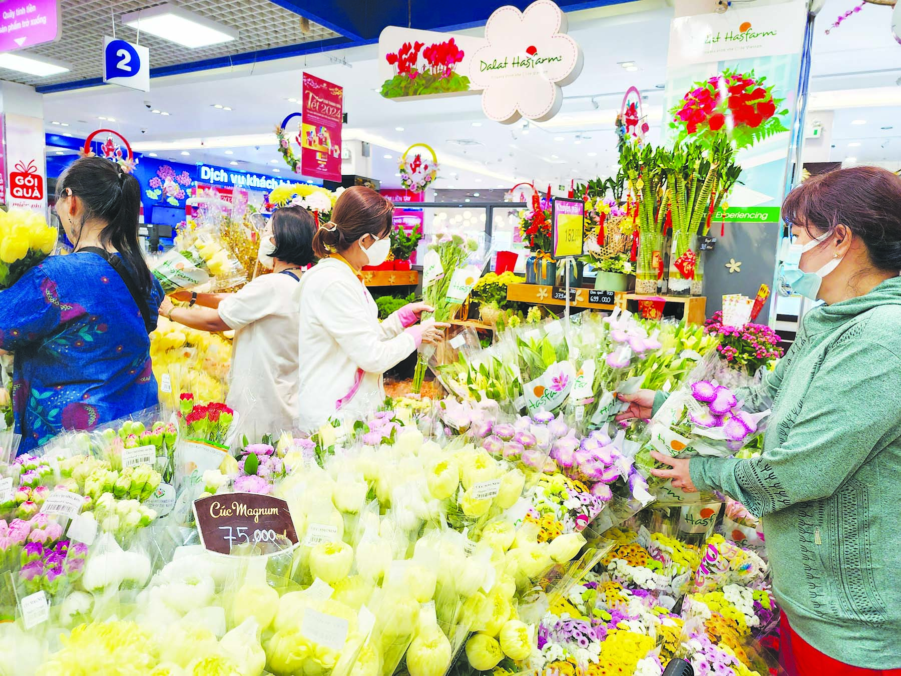Mặt h&agrave;ng hoa tươi cũng chiếm được sự y&ecirc;u th&iacute;ch của ph&aacute;i đẹp trong dịp n&agrave;y