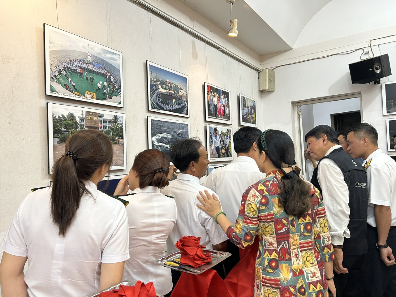 Khai mạc triển lãm