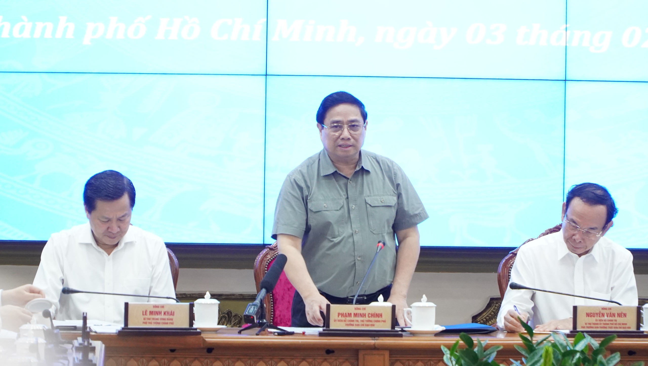 Thủ tướng Phạm Minh Ch&iacute;nh chủ tr&igrave; phi&ecirc;n họp quan trọng về Nghị quyết 98 tại TP HCM- Ảnh 1.