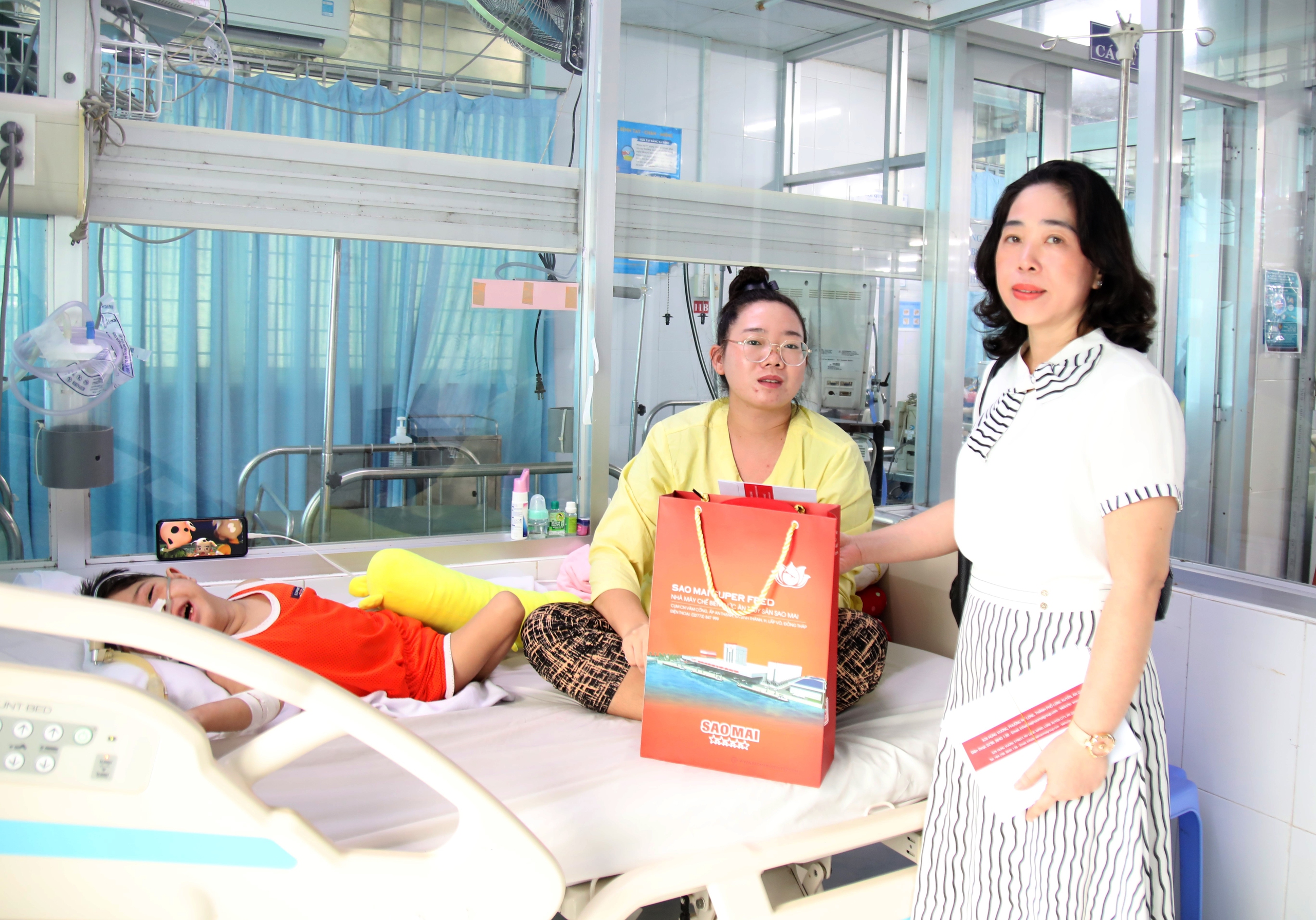 &ldquo;Sao Mai ăn Tết với người ngh&egrave;o" - H&agrave;nh tr&igrave;nh chia sẻ y&ecirc;u thương- Ảnh 4.