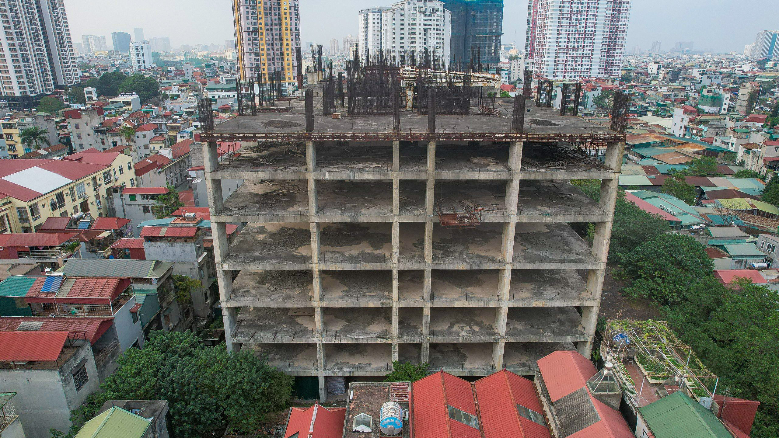 Cận cảnh to&agrave; th&aacute;p đ&ocirc;i Sky Garden bỏ hoang sau hơn 12 năm khởi c&ocirc;ng- Ảnh 4.