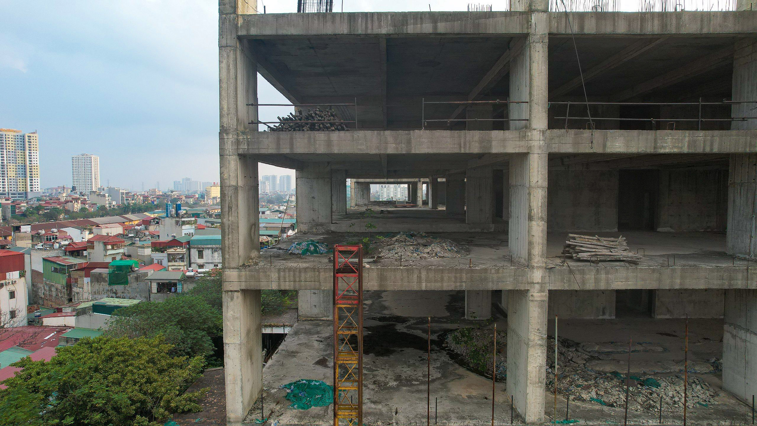 Cận cảnh to&agrave; th&aacute;p đ&ocirc;i Sky Garden bỏ hoang sau hơn 12 năm khởi c&ocirc;ng- Ảnh 6.