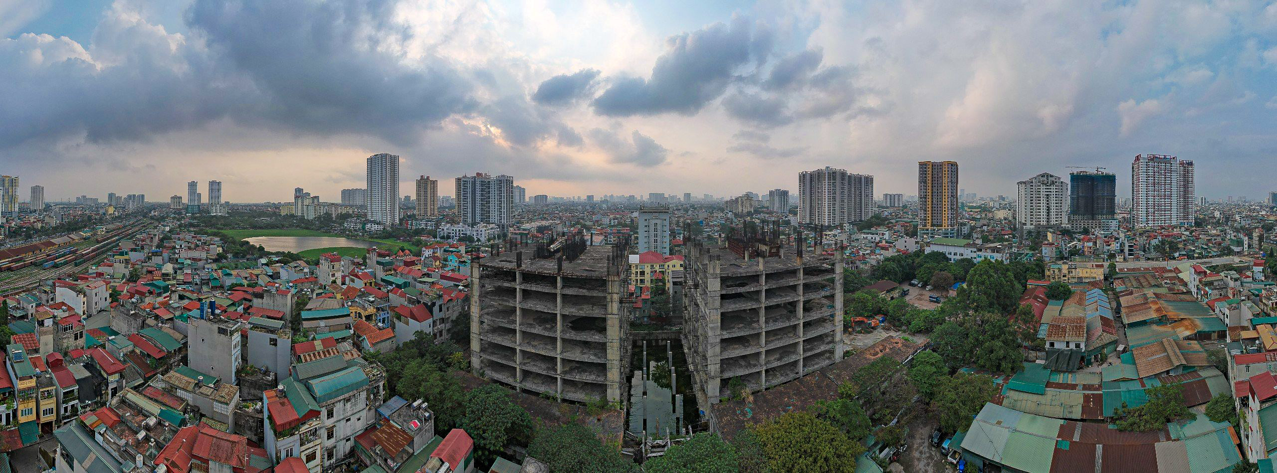 Cận cảnh to&agrave; th&aacute;p đ&ocirc;i Sky Garden bỏ hoang sau hơn 12 năm khởi c&ocirc;ng- Ảnh 10.