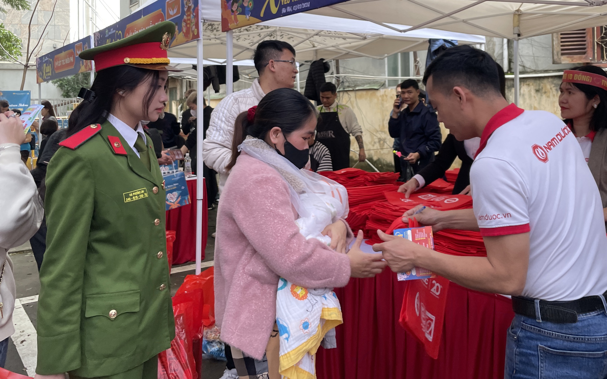 "Xuân yêu thương" cho hơn 1.000 bệnh nhi đón Tết ở bệnh viện