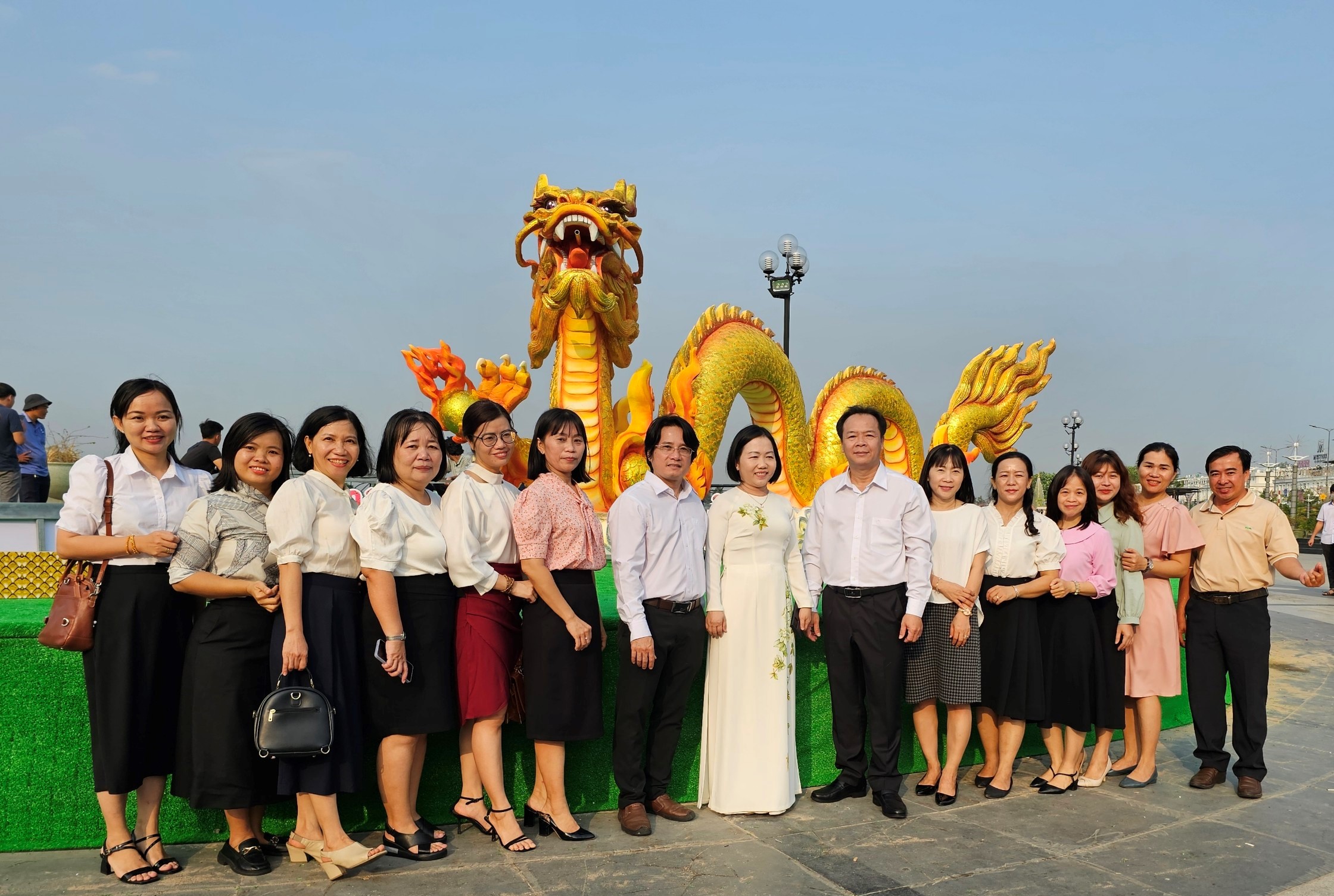 B&igrave;nh Dương tr&igrave;nh l&agrave;ng 2 linh vật rồng được khen "10 điểm, kh&ocirc;ng c&oacute; nhưng"- Ảnh 4.