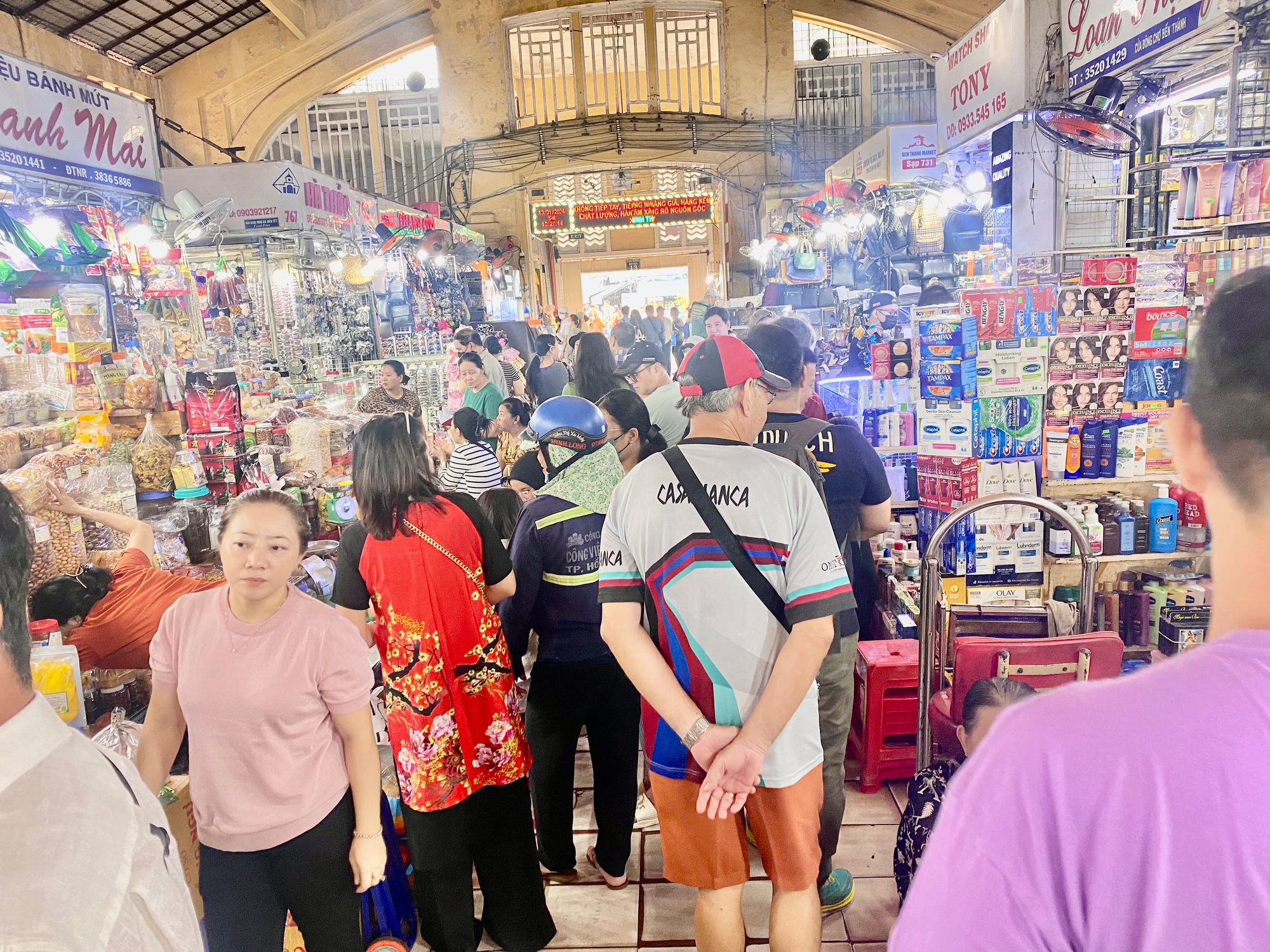 &Ugrave;n &ugrave;n đi sắm Tết- Ảnh 1.