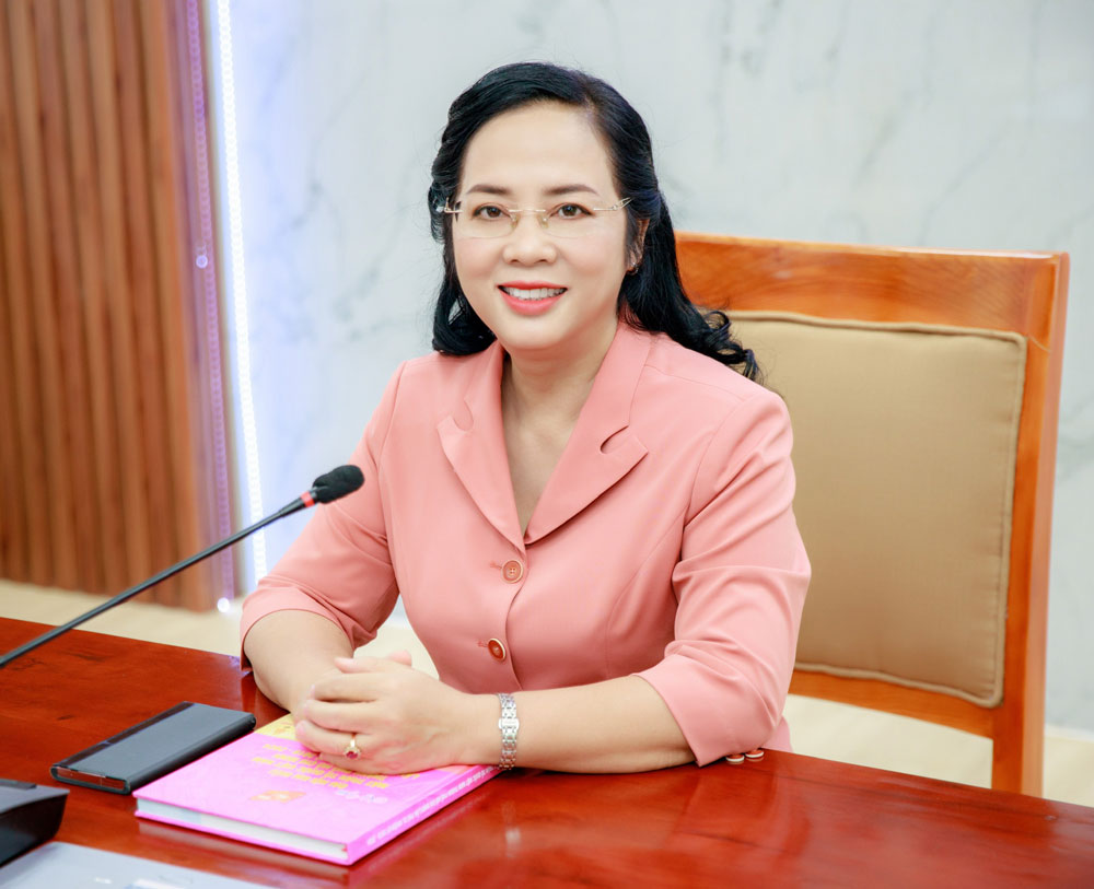 Bà TRẦN KIM YẾN