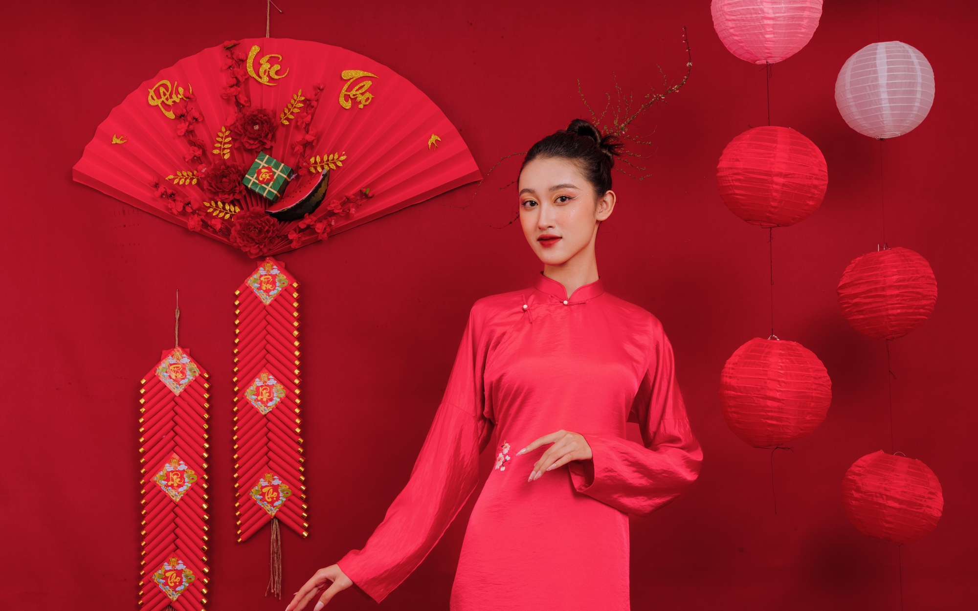 Học trò "cưng" của Xuân Lan khoe dáng với áo dài Tết