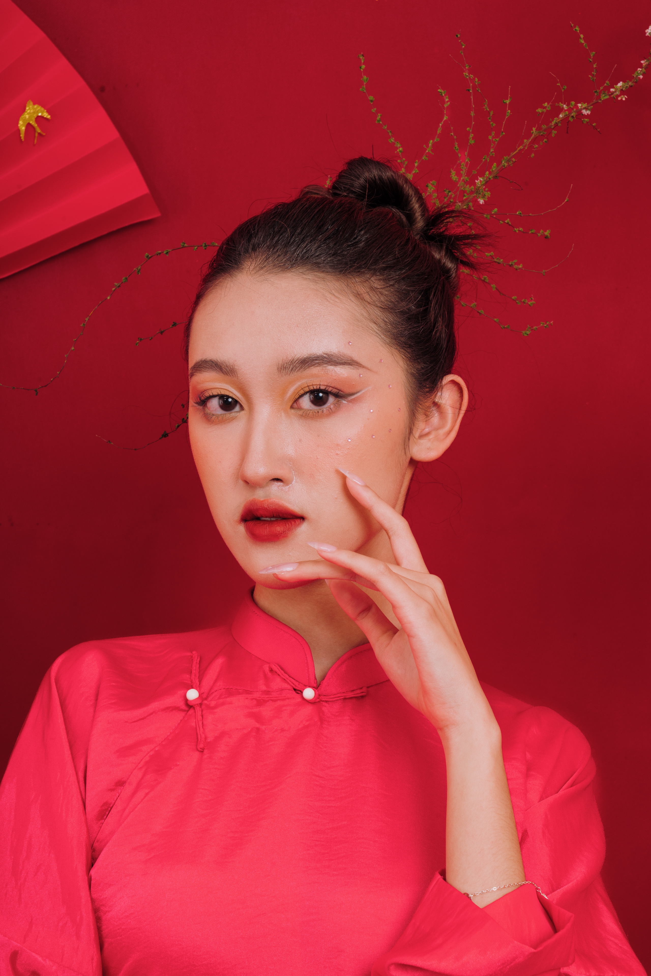 Học trò "cưng" của Xuân Lan khoe dáng với áo dài Tết- Ảnh 7.
