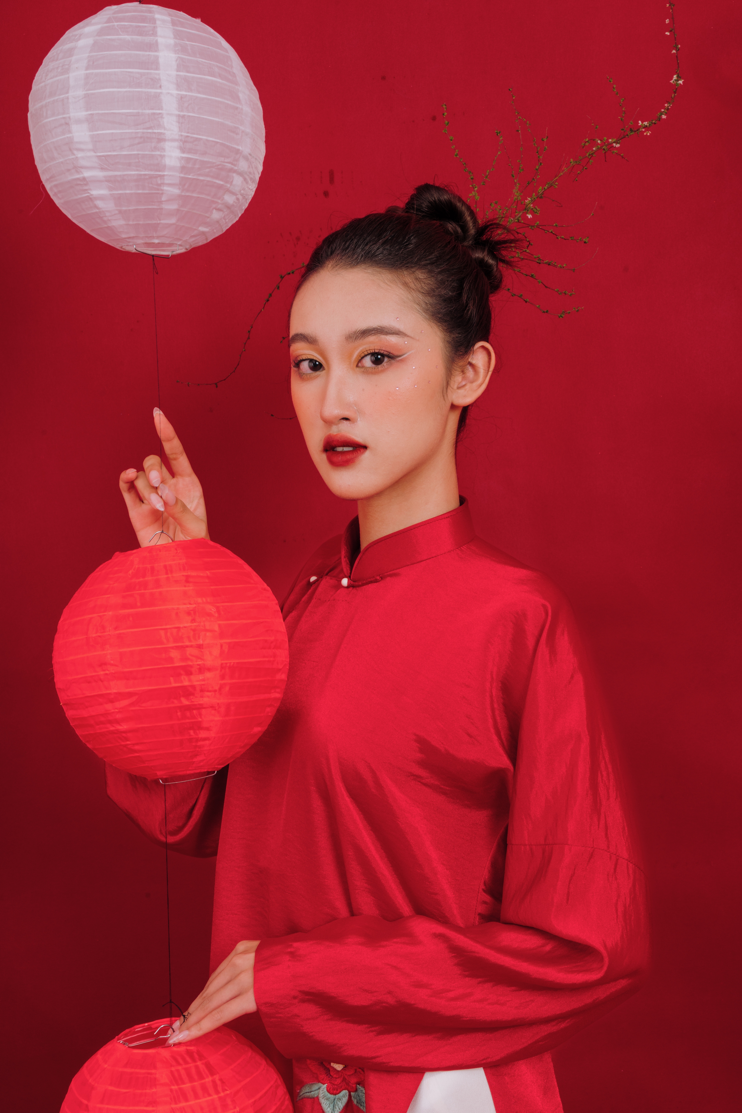 Học trò "cưng" của Xuân Lan khoe dáng với áo dài Tết- Ảnh 6.
