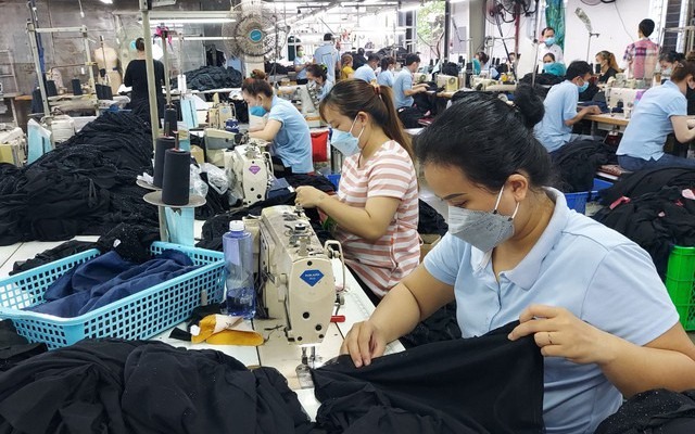 Trình Chính phủ tăng lương tối thiểu vùng 6% từ 1-7