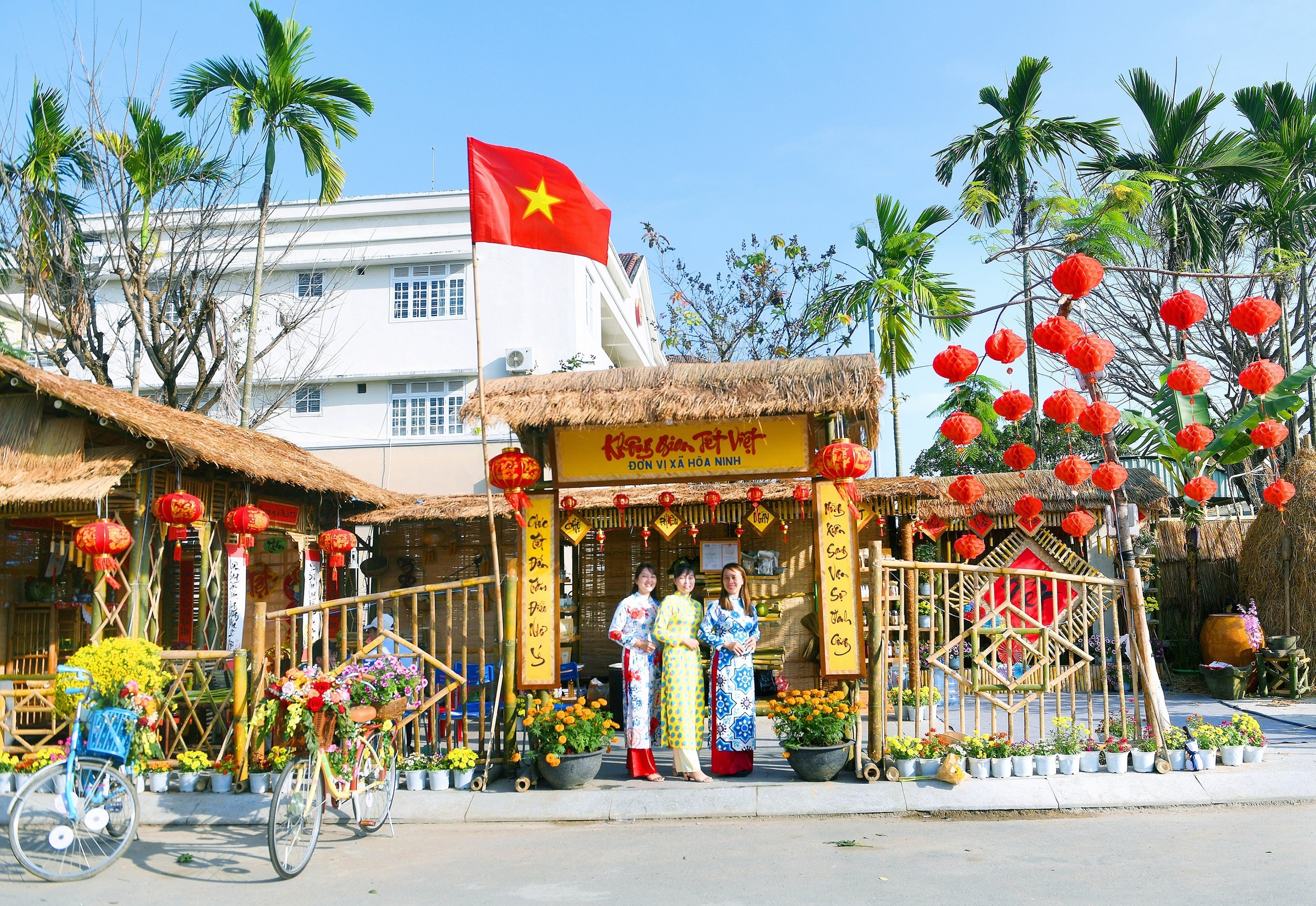Kh&ocirc;ng kh&iacute; Tết rộn r&agrave;ng khắp phố phường- Ảnh 3.