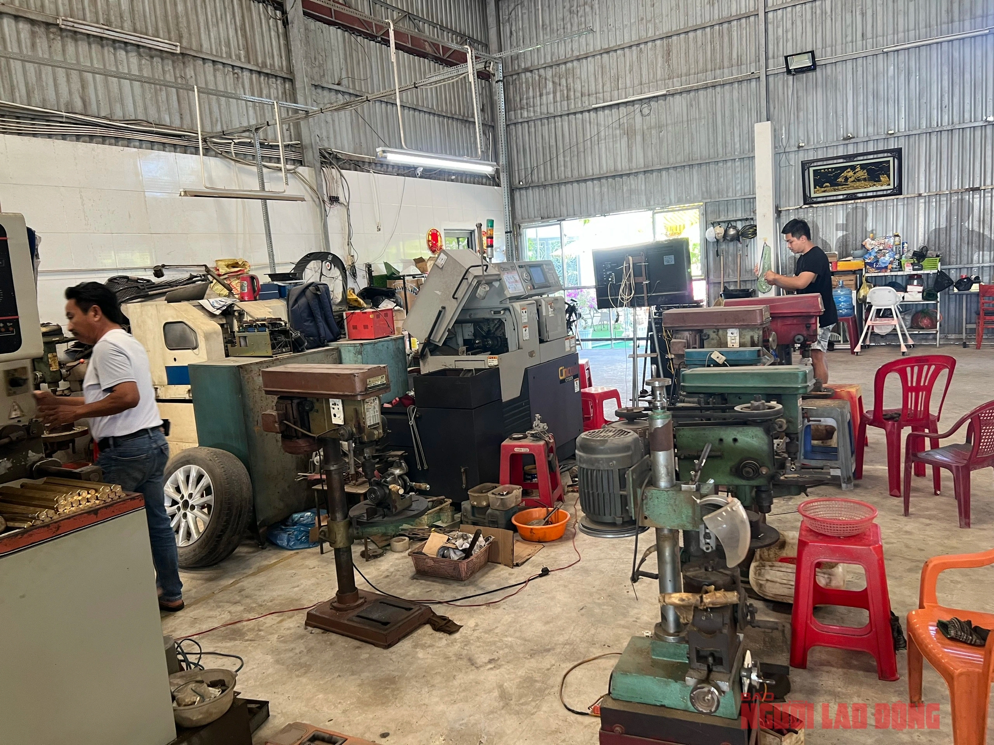 Từ thợ sửa xe đến s&aacute;ng chế vươn tầm quốc tế- Ảnh 7.