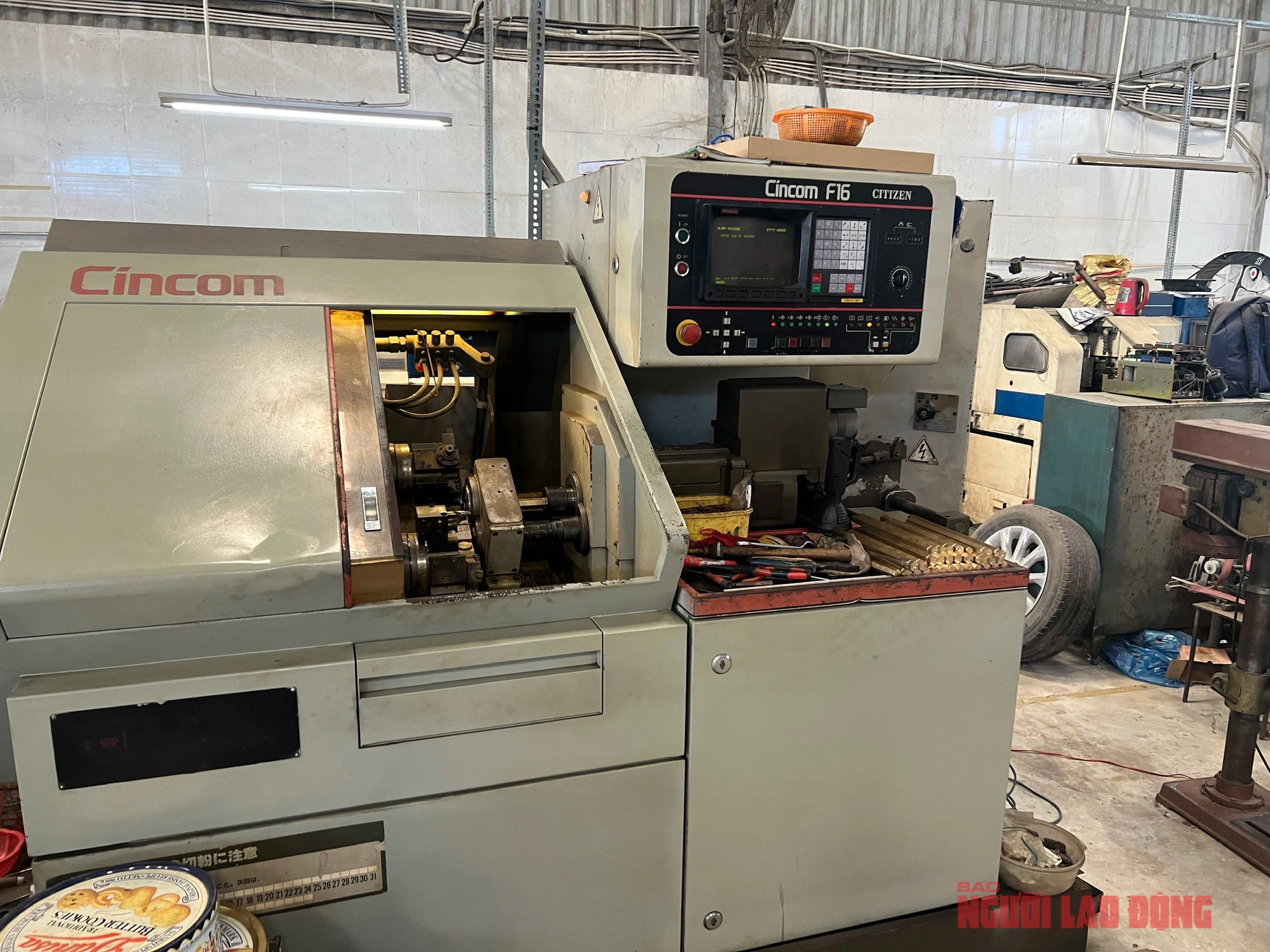 Từ thợ sửa xe đến s&aacute;ng chế vươn tầm quốc tế- Ảnh 8.