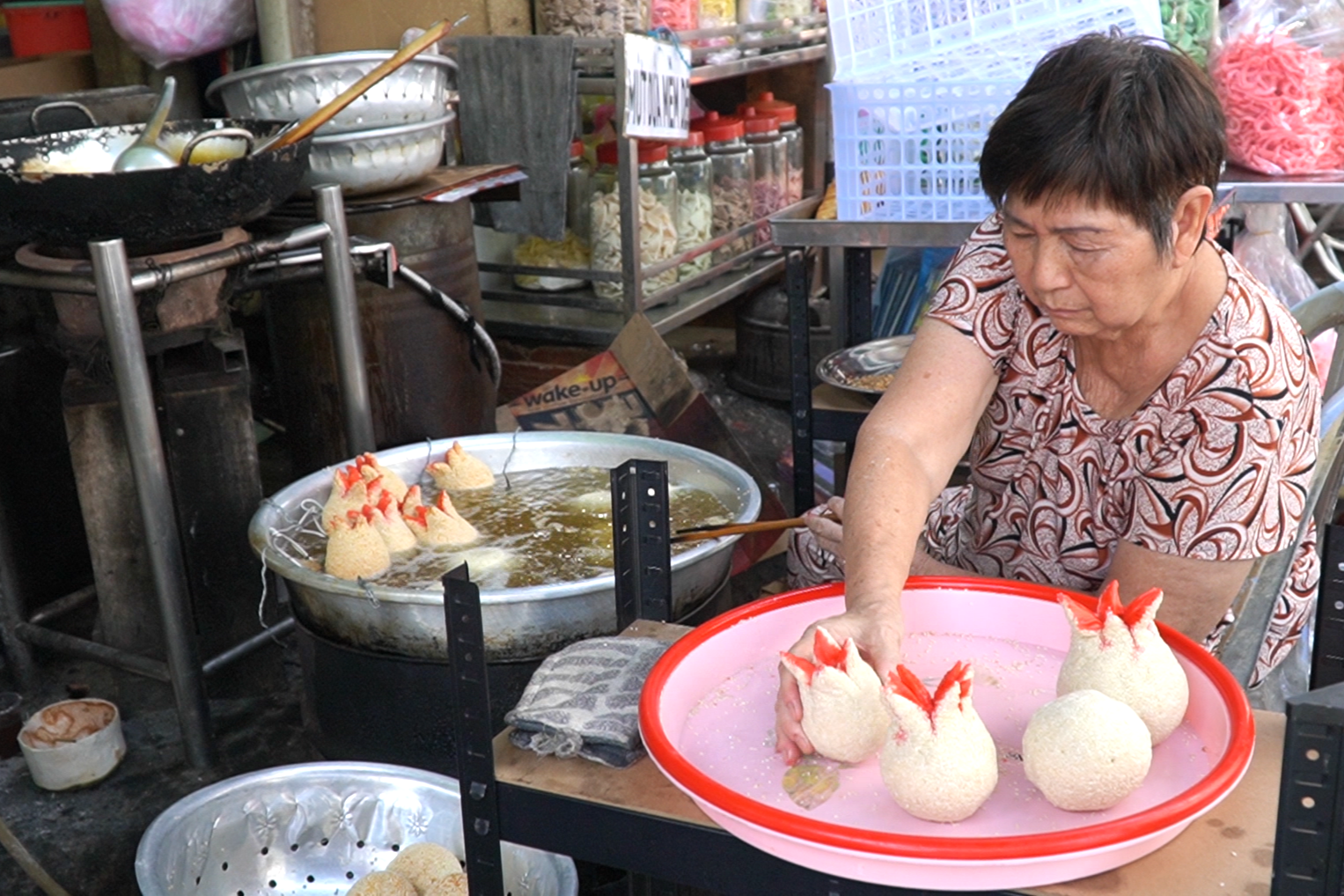 TP HCM: M&oacute;n b&aacute;nh đặc biệt chỉ b&aacute;n dịp Tết Nguy&ecirc;n đ&aacute;n- Ảnh 6.