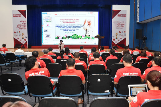 Một buổi sinh hoạt ch&iacute;nh trị do Đảng bộ B&aacute;o Người Lao Động tổ chức đầu năm 2024.Ảnh: TẤN THẠNH