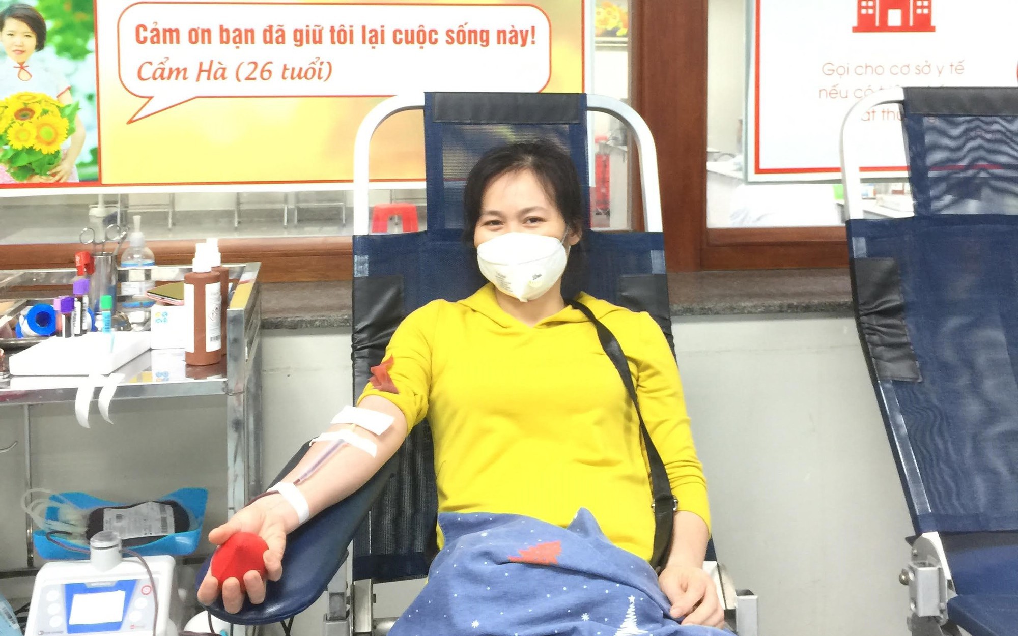 "Xuân sum vầy - Tết sẻ chia": Những giọt Xuân hồng