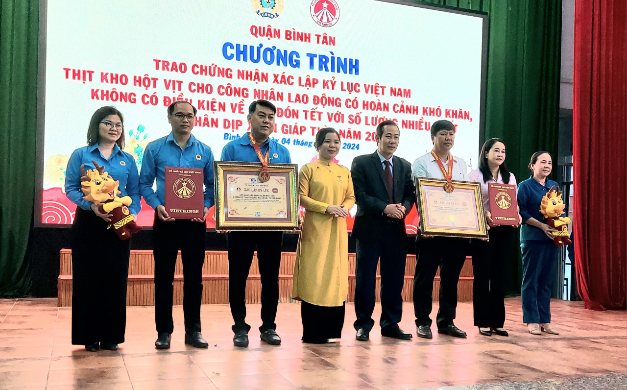Độc, lạ với kỷ lục "món thịt kho hột vịt tặng công nhân, lao động nhiều nhất"- Ảnh 1.