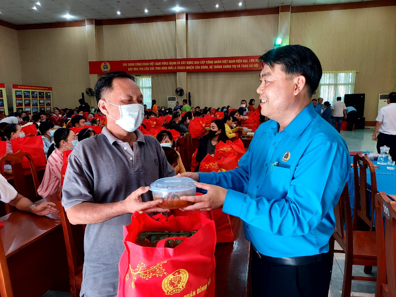 Độc, lạ với kỷ lục "món thịt kho hột vịt tặng công nhân, lao động nhiều nhất"- Ảnh 4.
