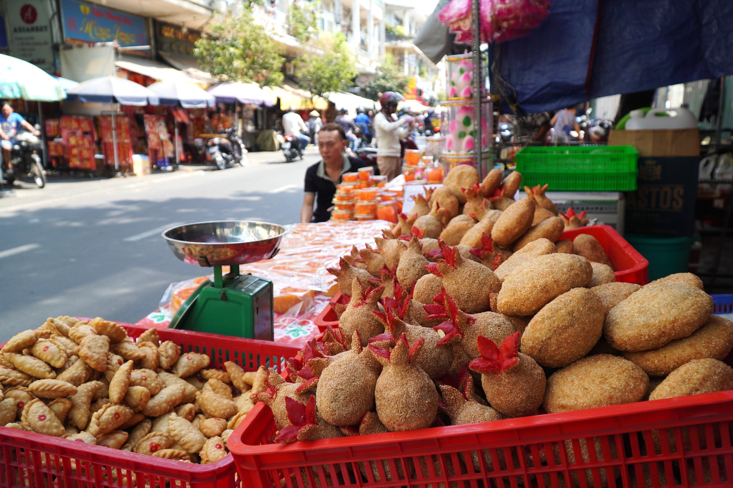 TP HCM: M&oacute;n b&aacute;nh đặc biệt chỉ b&aacute;n dịp Tết Nguy&ecirc;n đ&aacute;n- Ảnh 3.
