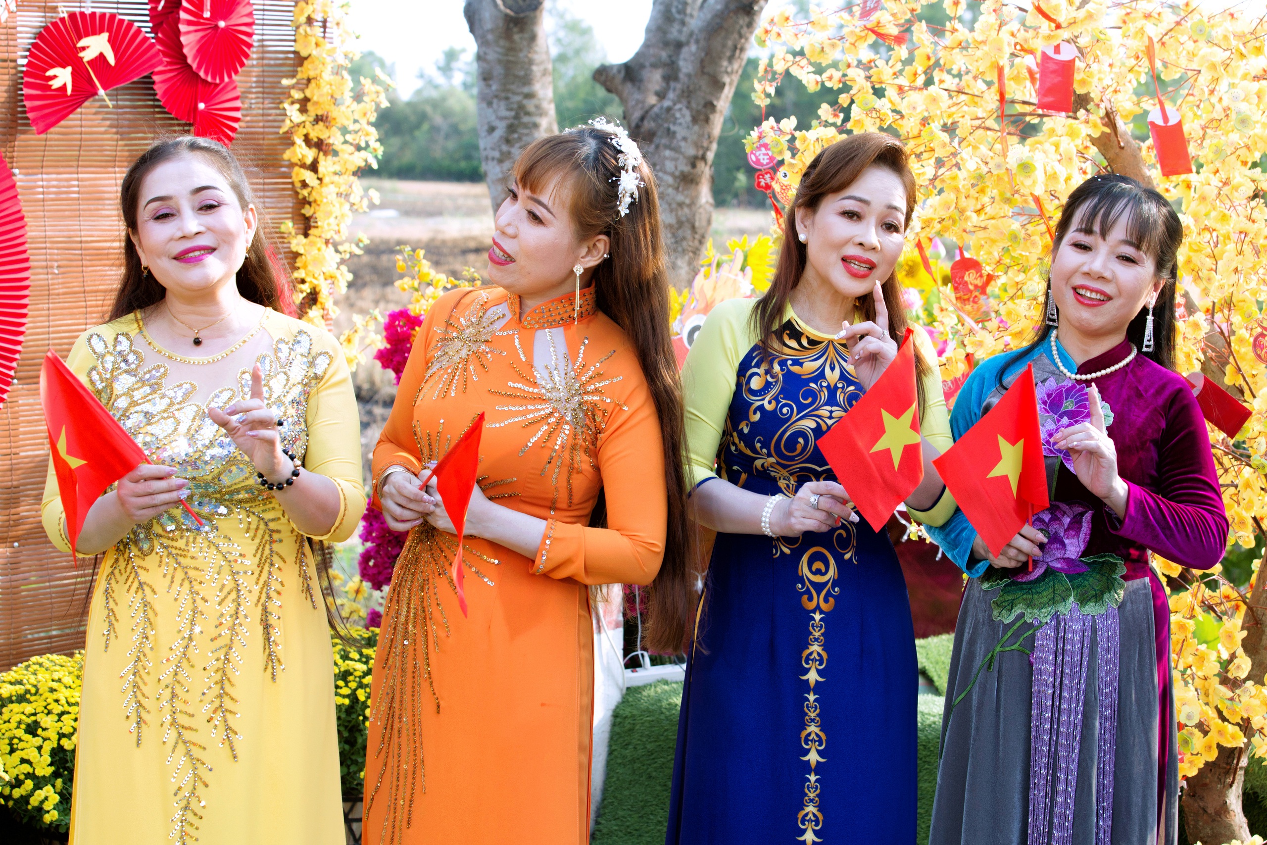 Tiếng h&aacute;t mừng xu&acirc;n. Ảnh: NGUYỄN MẠNH CƯỜNG