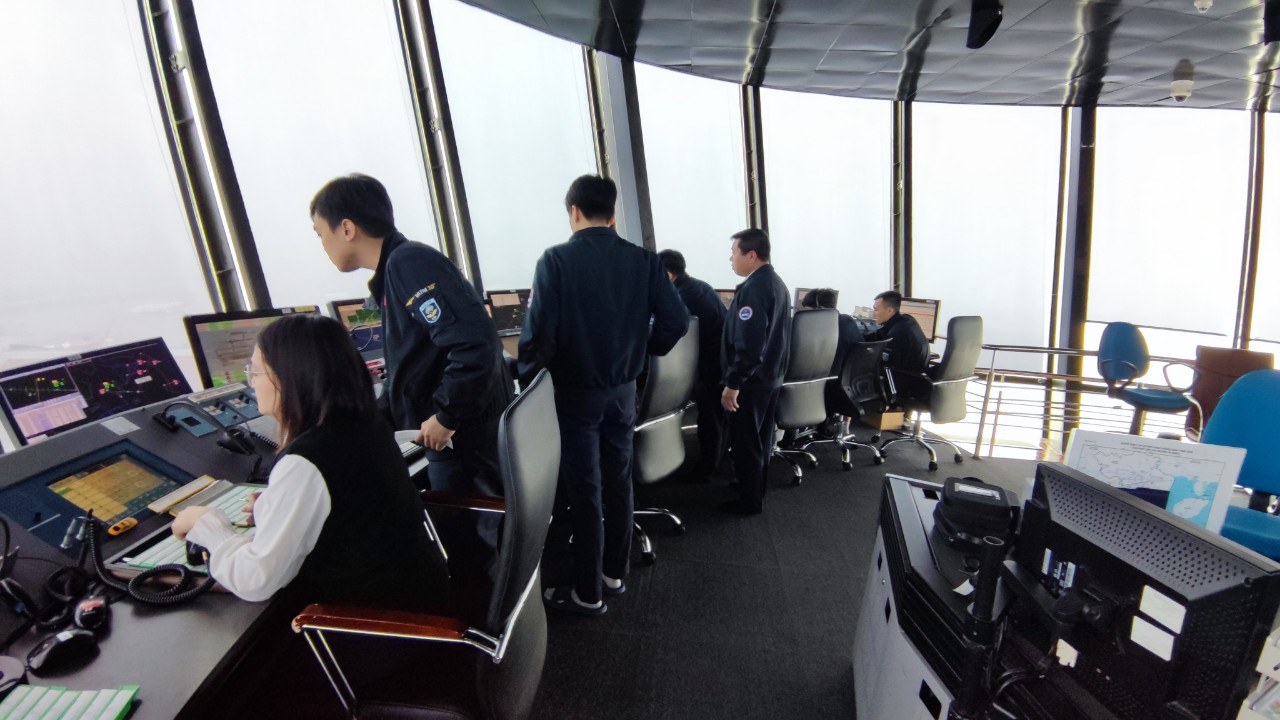Sương m&ugrave; d&agrave;y đặc tại s&acirc;n bay Nội B&agrave;i, ng&agrave;nh h&agrave;ng kh&ocirc;ng họp khẩn- Ảnh 2.