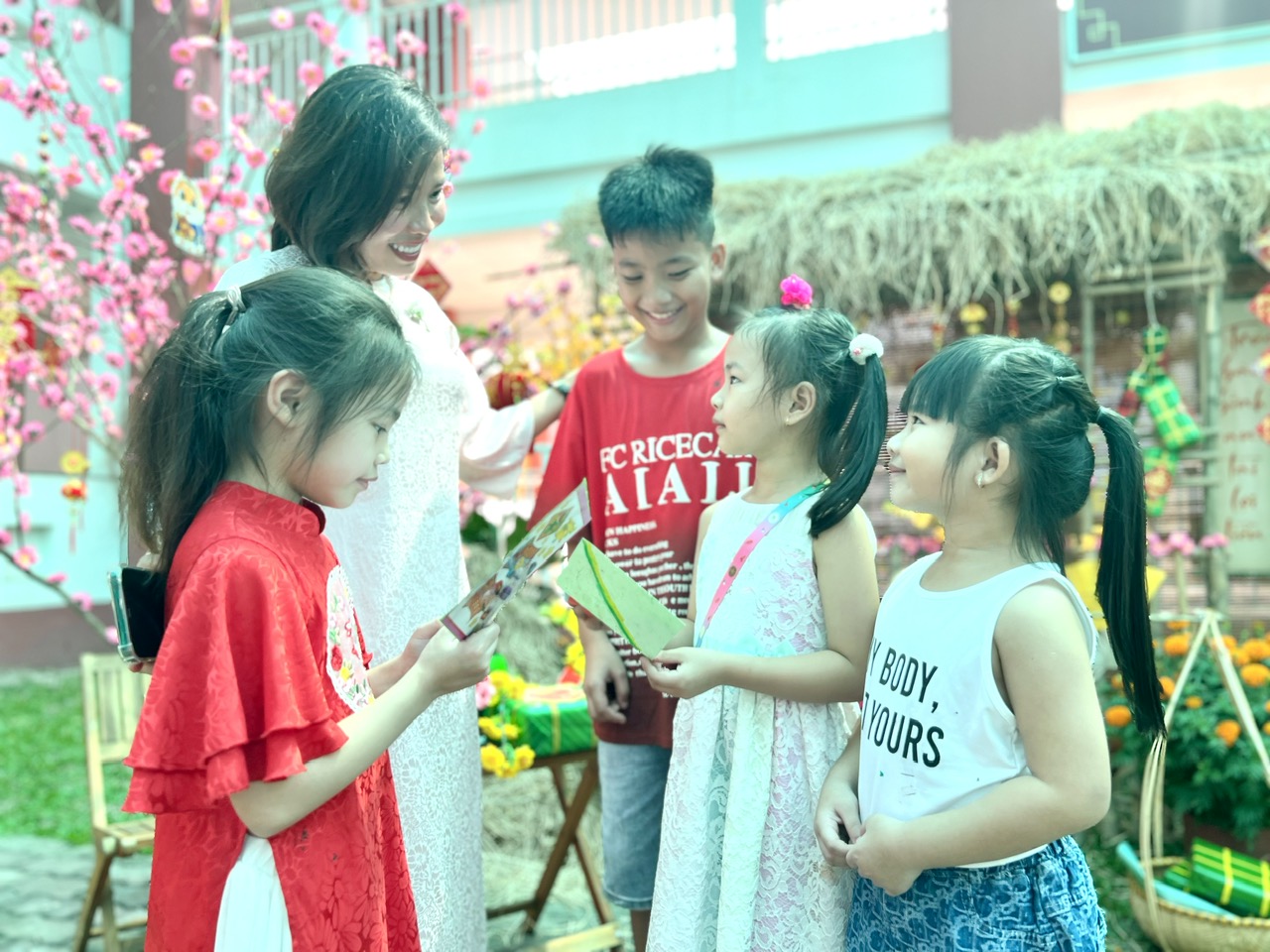 Cuộc sống của 3 con anh Minh, chị Lạnh giờ ra sao?- Ảnh 6.