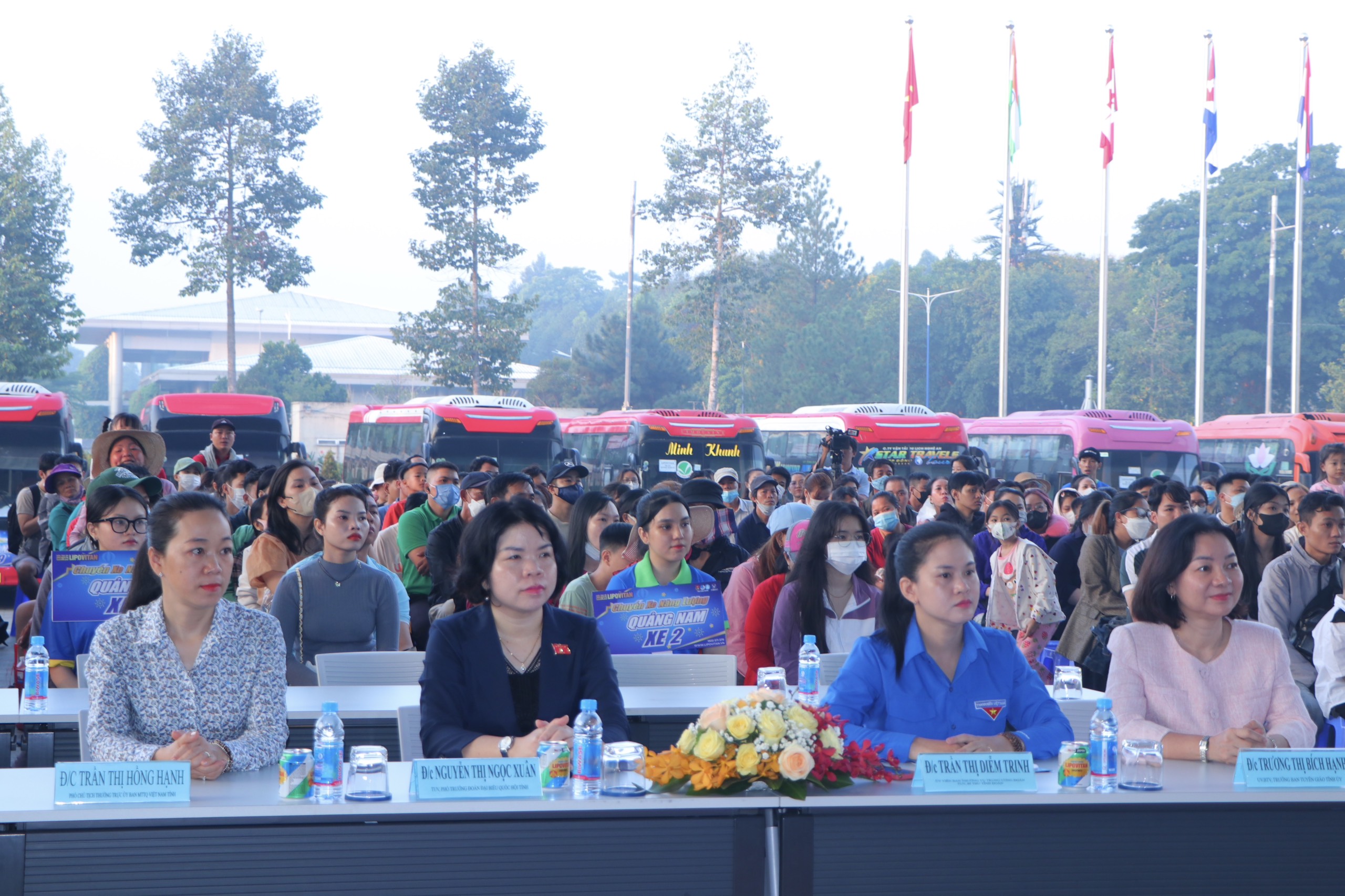 "Chuyến xe năng lượng 0 đồng" đưa c&ocirc;ng nh&acirc;n, sinh vi&ecirc;n ngh&egrave;o về qu&ecirc; đ&oacute;n Tết- Ảnh 6.