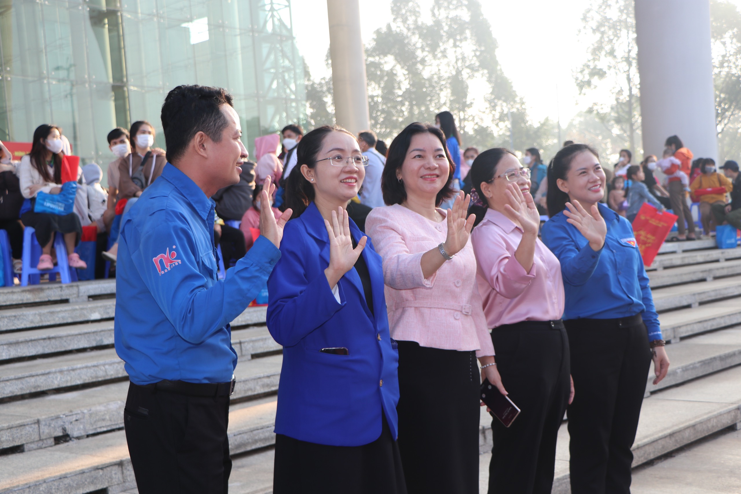 "Chuyến xe năng lượng 0 đồng" đưa c&ocirc;ng nh&acirc;n, sinh vi&ecirc;n ngh&egrave;o về qu&ecirc; đ&oacute;n Tết- Ảnh 8.