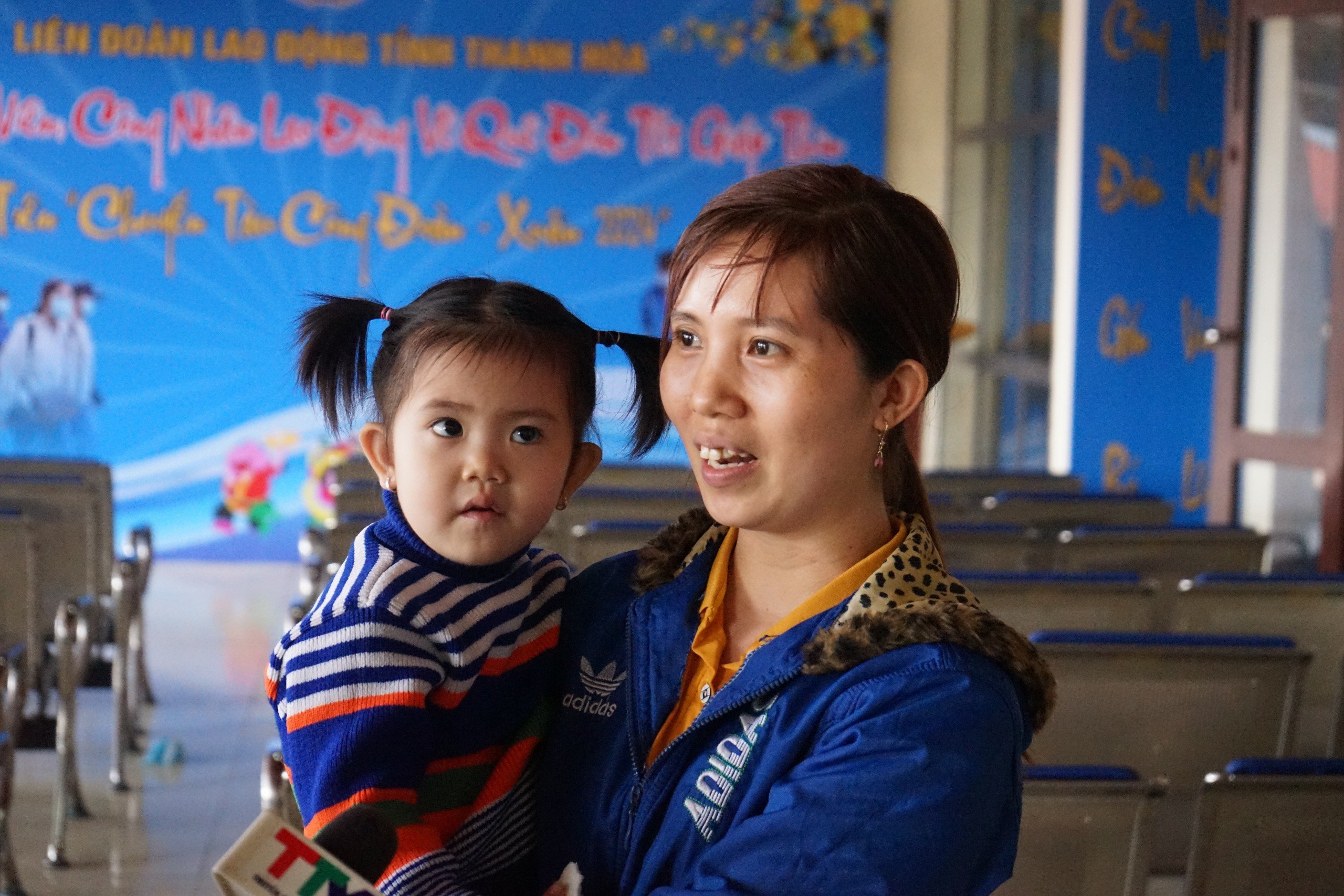 Công đoàn Thanh Hóa ra ga tàu đón công nhân về quê ăn Tết- Ảnh 4.