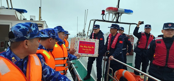 Cảnh s&aacute;t biển Việt Nam - Trung Quốc lần đầu ti&ecirc;n tuần tra chung tr&ecirc;n v&ugrave;ng biển gi&aacute;p ranh- Ảnh 2.