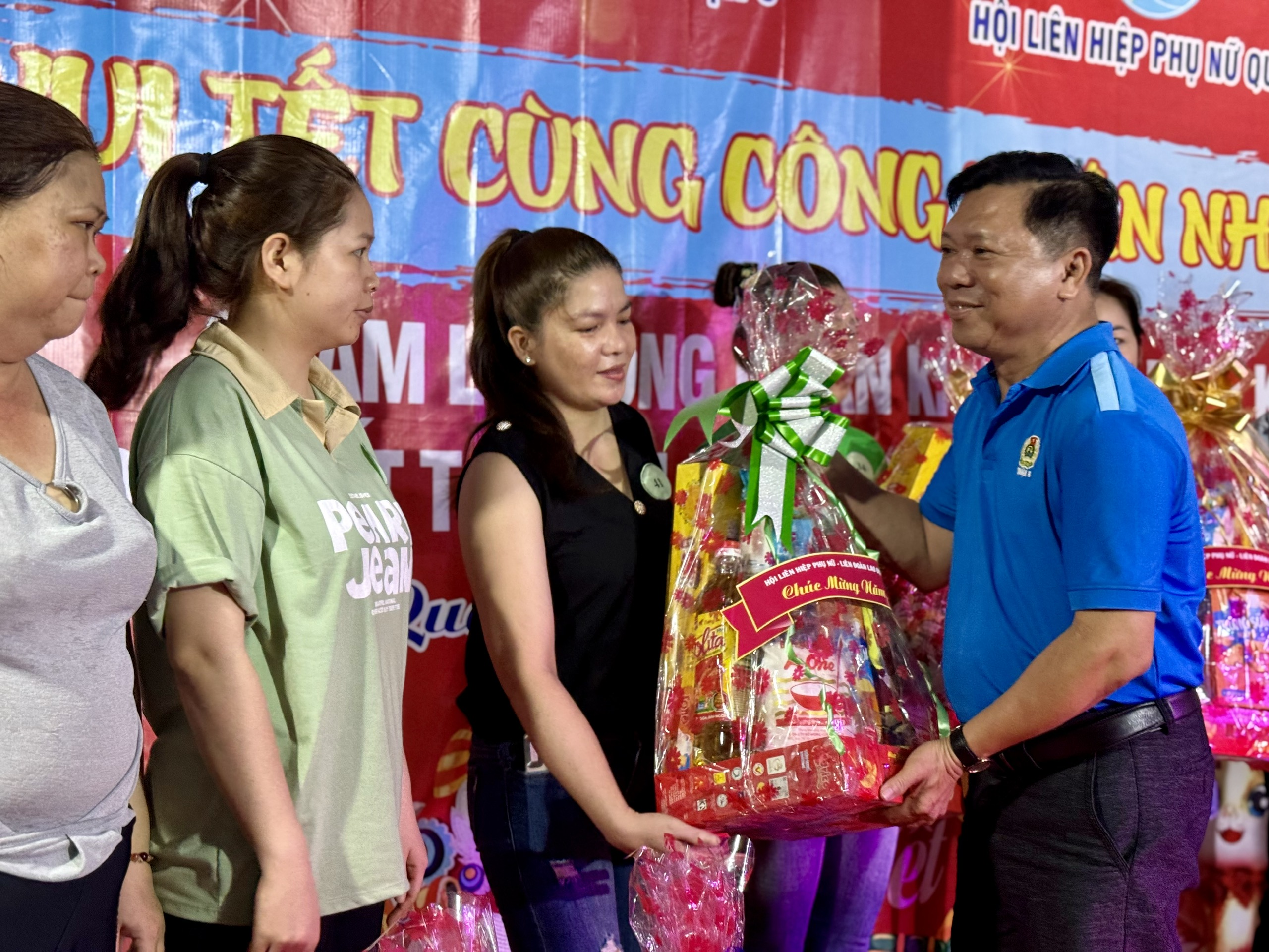 Chung tay chăm lo Tết cho lao động xa qu&ecirc;- Ảnh 2.