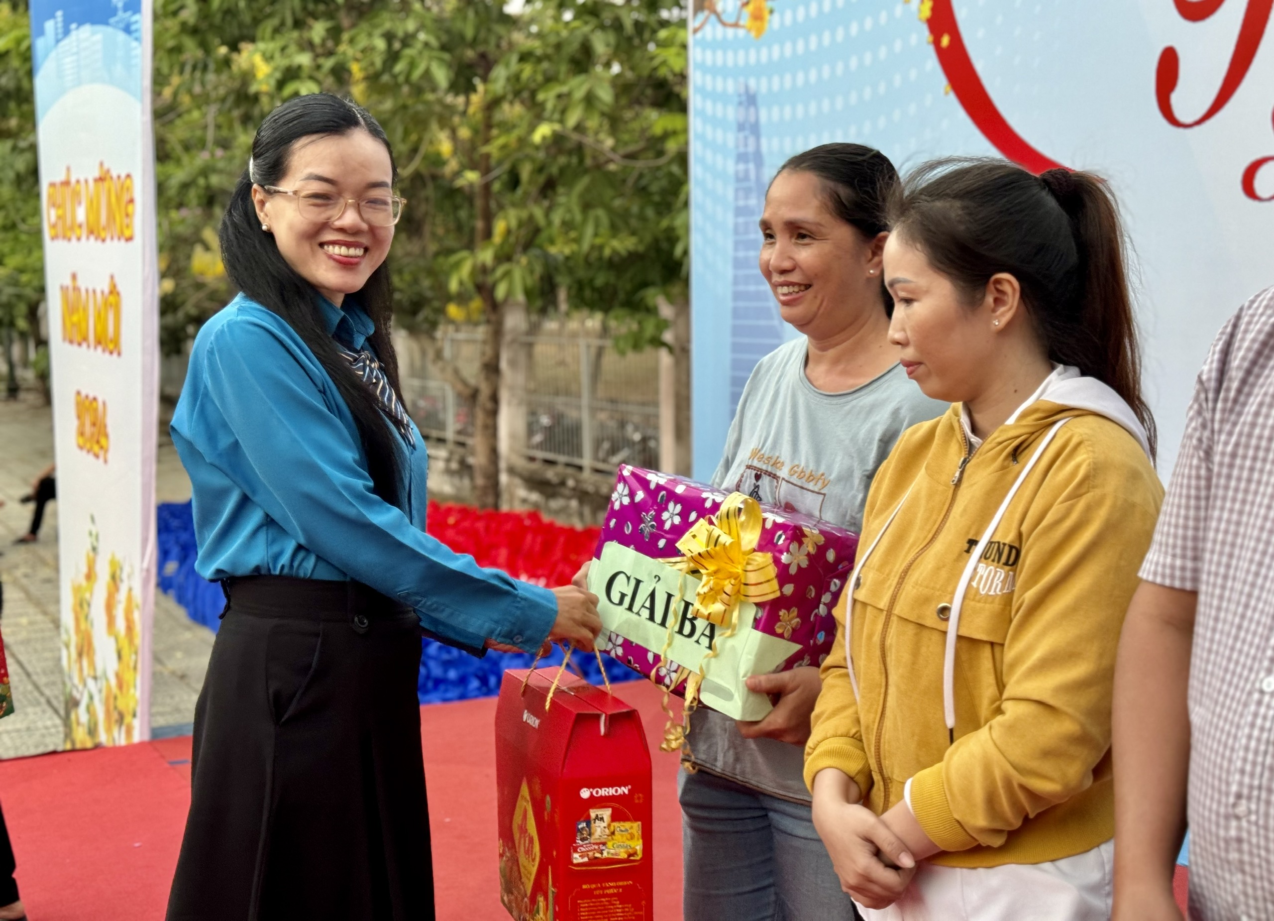 Chung tay chăm lo Tết cho lao động xa qu&ecirc;- Ảnh 8.