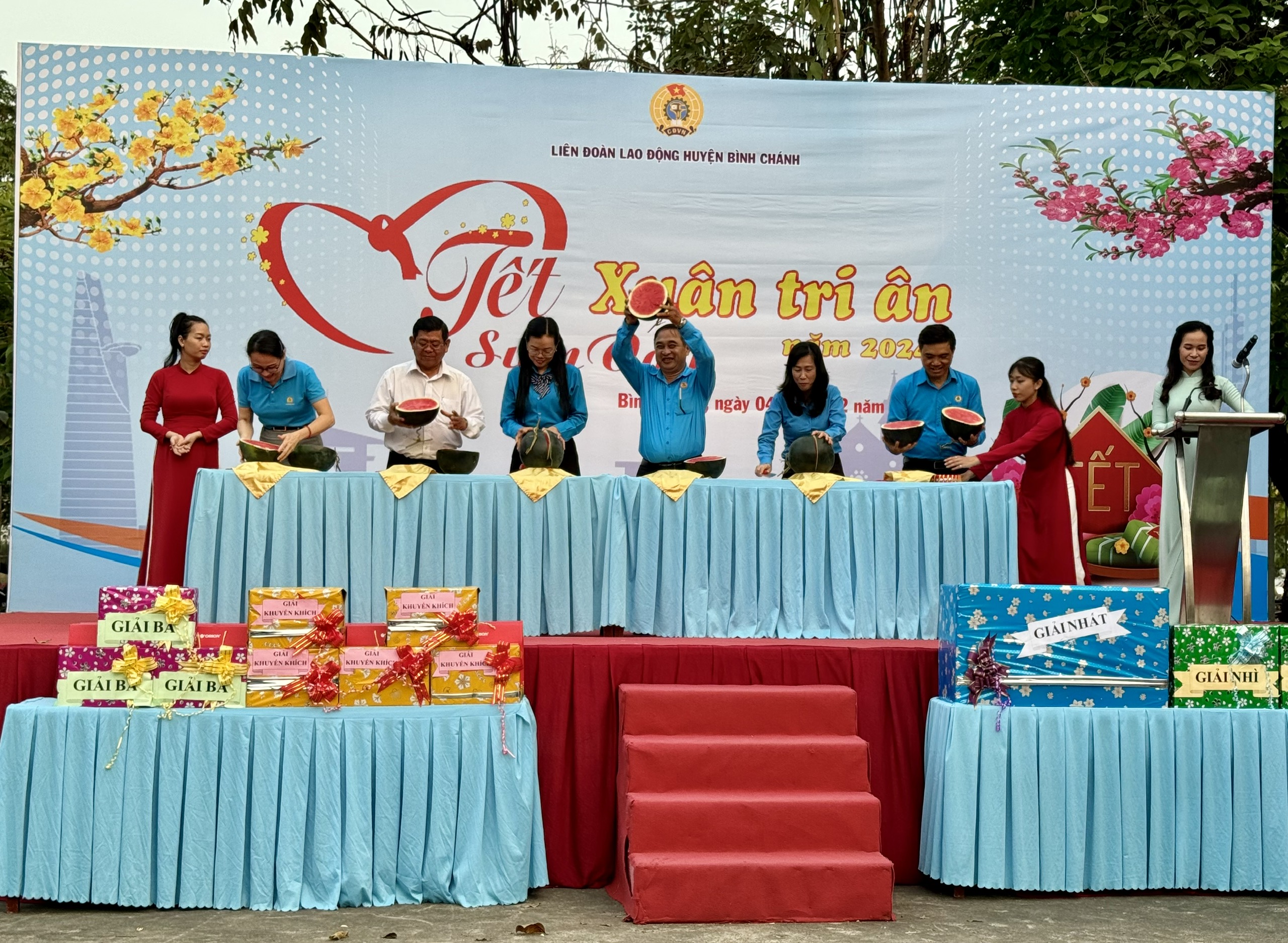Chung tay chăm lo Tết cho lao động xa qu&ecirc;- Ảnh 7.