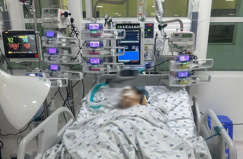 Cứu sống bé gái 15 tuổi nhảy từ lầu 5 xuống đất- Ảnh 1.