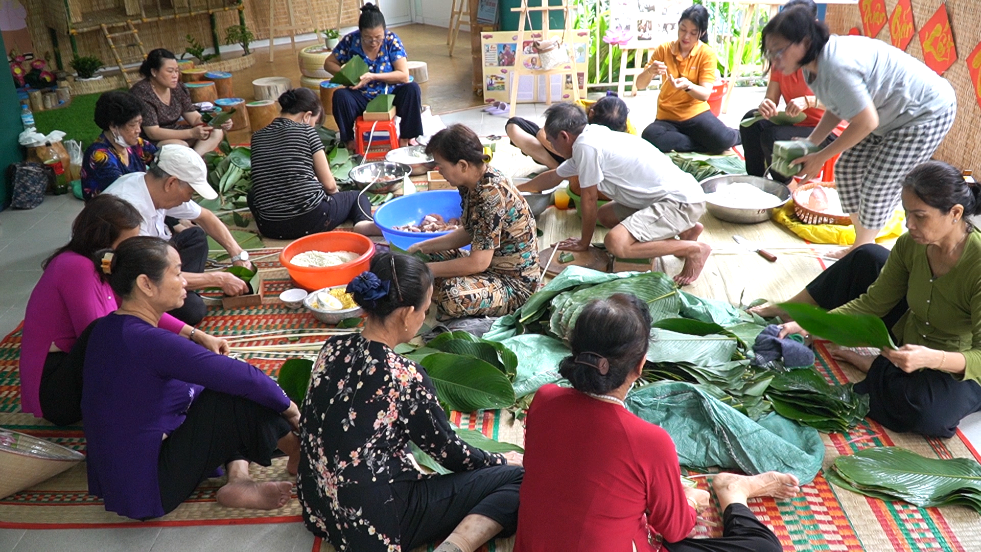 Nấu 500 b&aacute;nh chưng tặng người d&acirc;n kh&oacute; khăn- Ảnh 3.