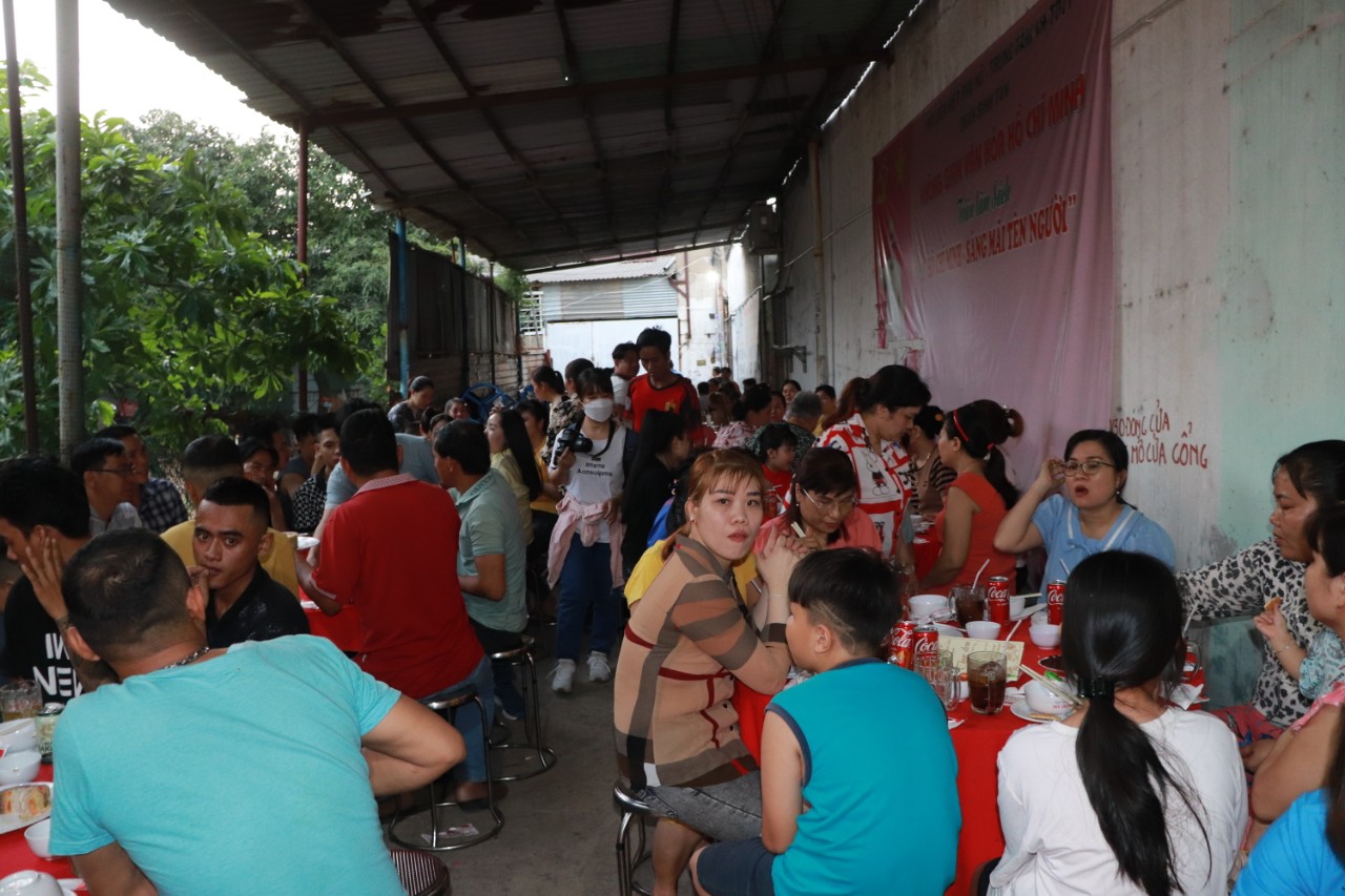 Chung tay chăm lo Tết cho lao động xa qu&ecirc;- Ảnh 11.