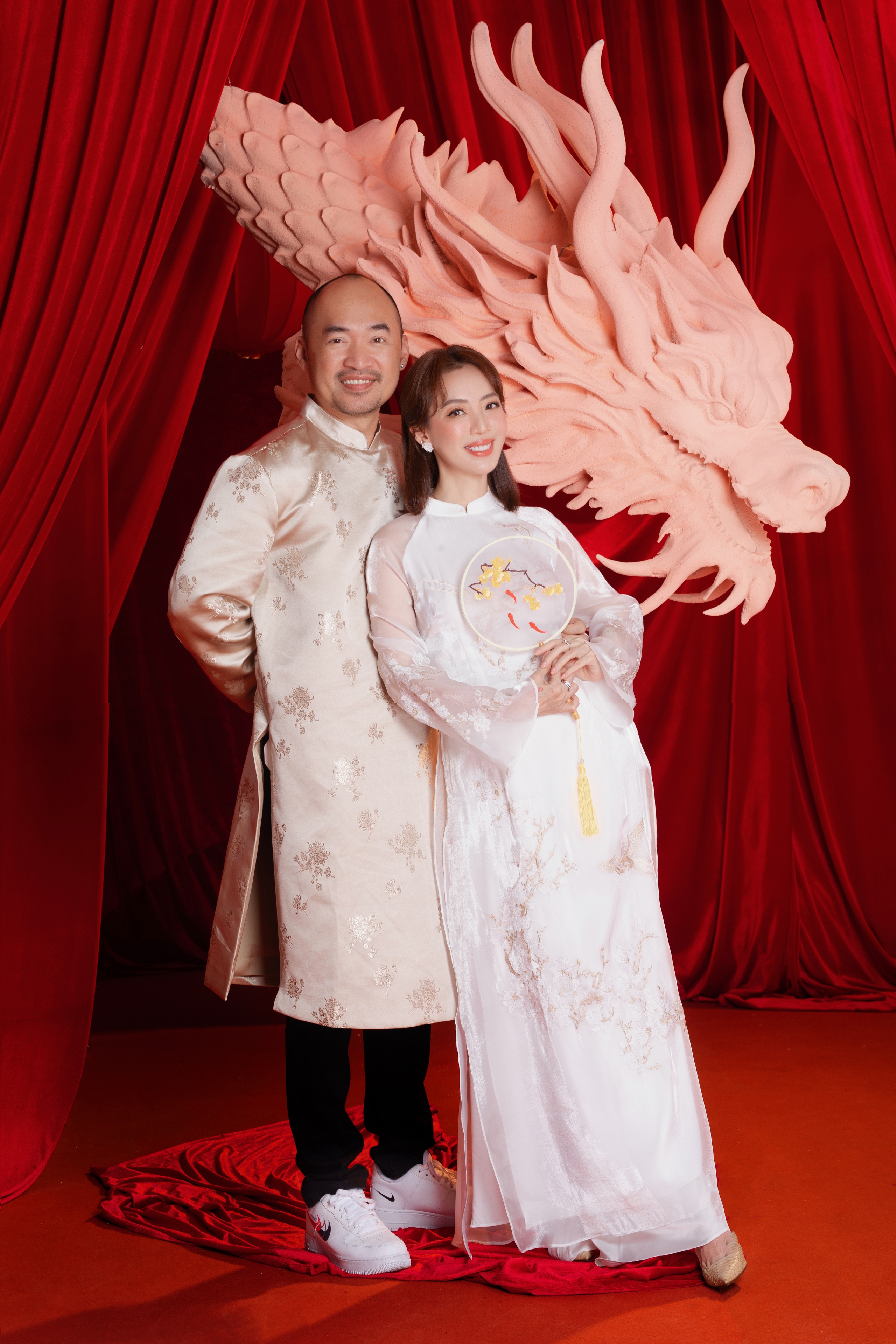 Gia đình Thu Trang - Tiến Luật diện áo dài mừng Xuân- Ảnh 4.
