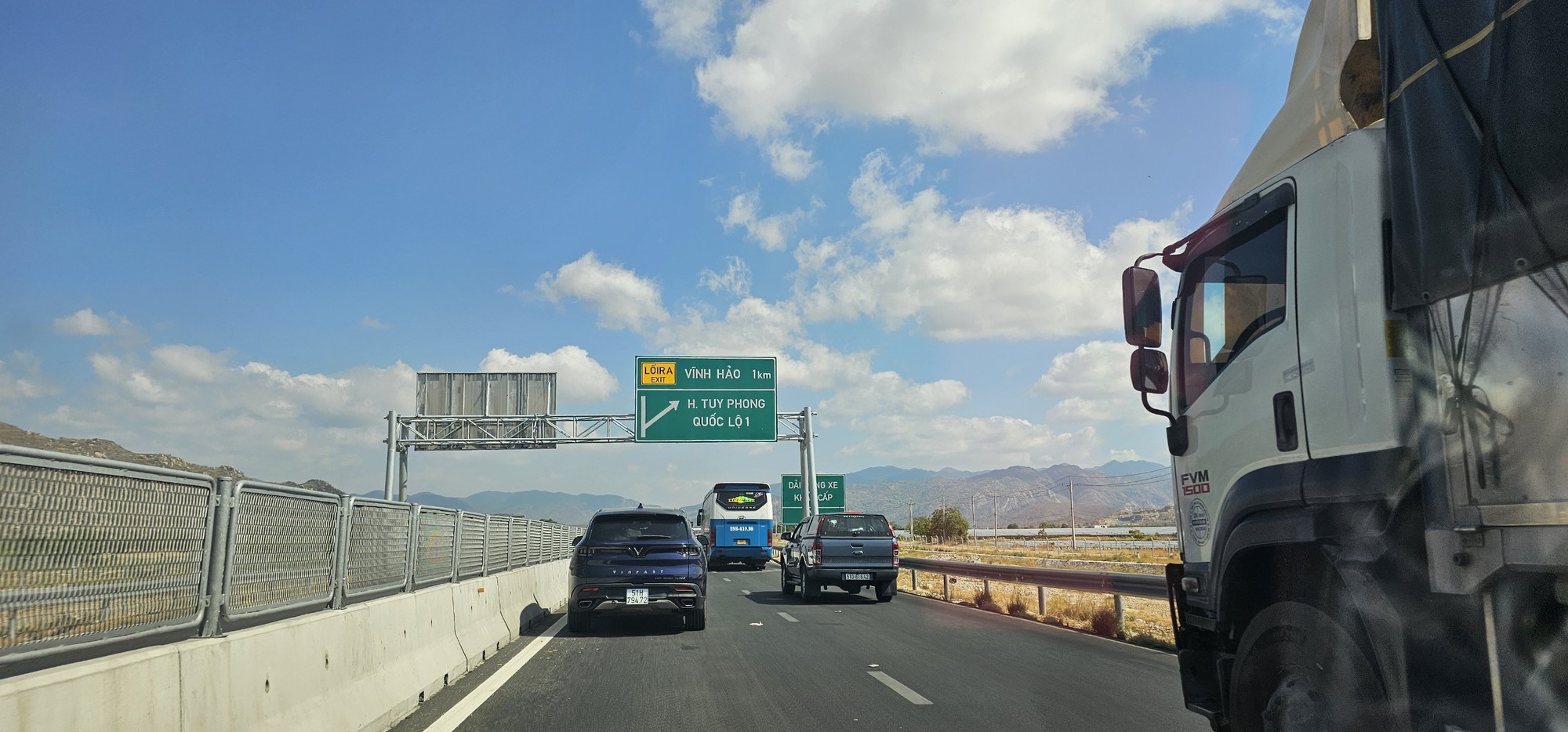 H&igrave;nh ảnh giao th&ocirc;ng hơn 200 km cao tốc từ TP HCM về miền Trung h&ocirc;m nay- Ảnh 6.