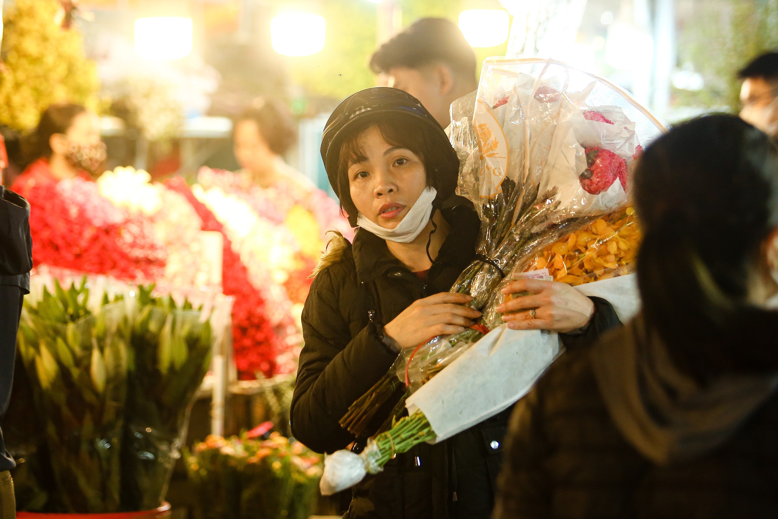Chợ hoa Quảng B&aacute; nhộn nhịp những ng&agrave;y cận Tết Gi&aacute;p Th&igrave;n 2024- Ảnh 12.