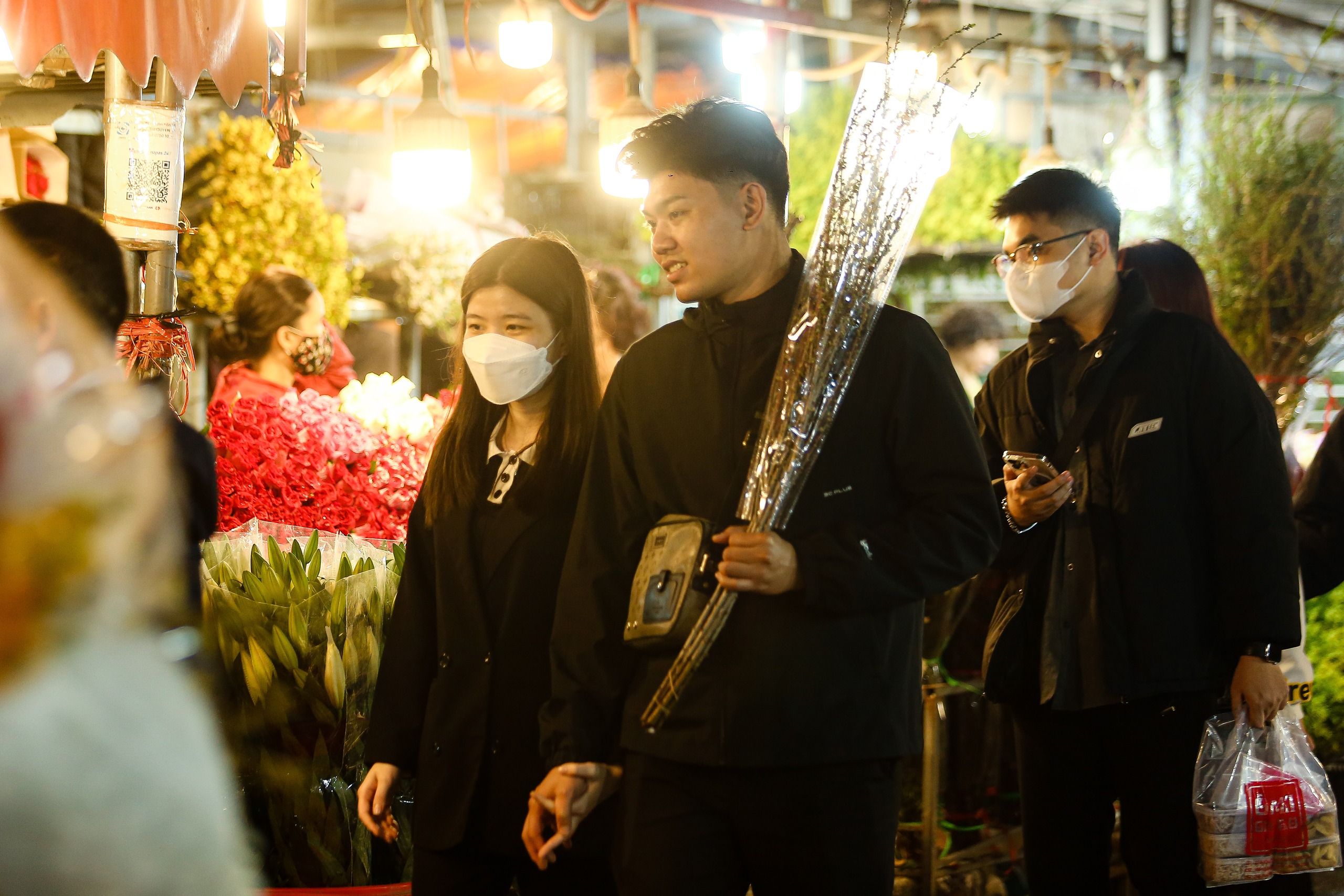 Chợ hoa Quảng B&aacute; nhộn nhịp những ng&agrave;y cận Tết Gi&aacute;p Th&igrave;n 2024- Ảnh 11.