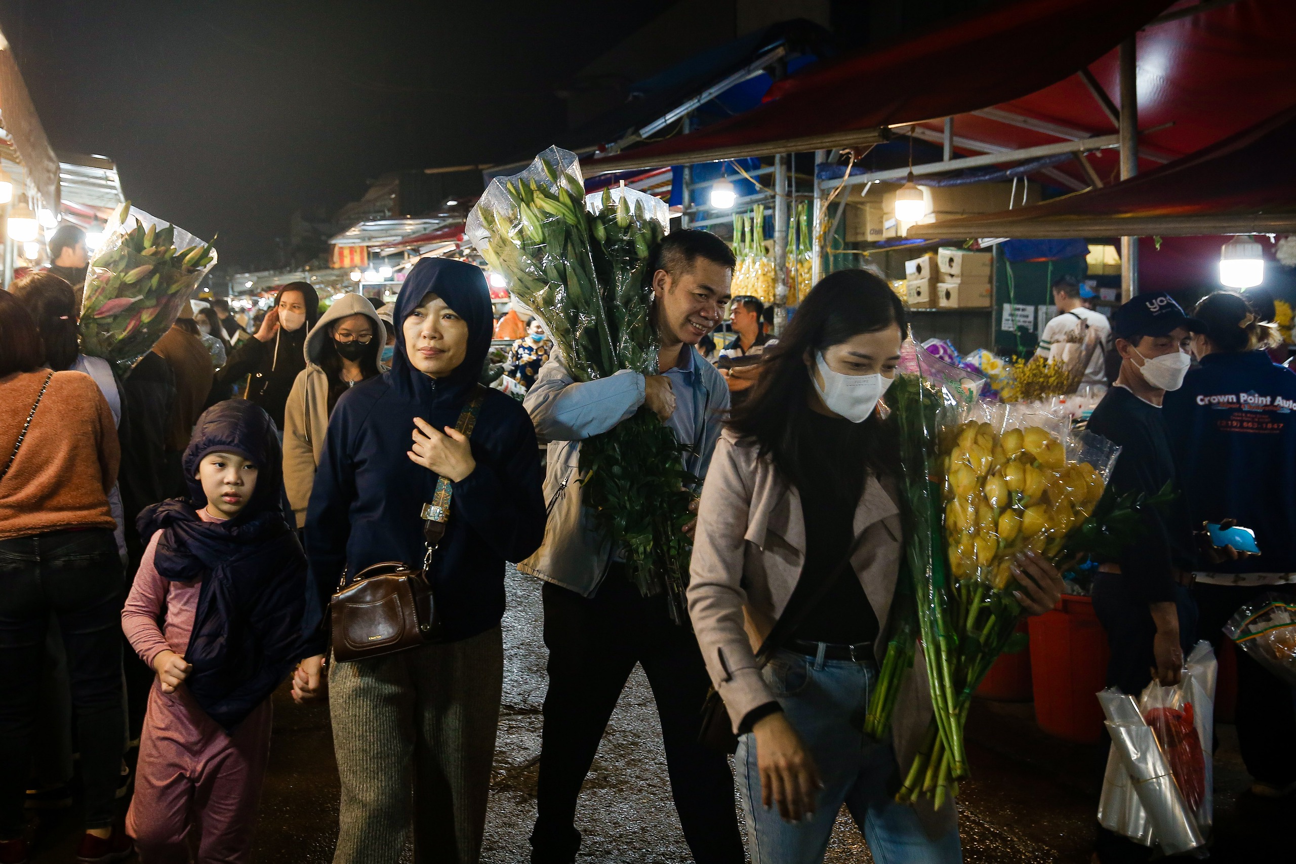 Chợ hoa Quảng B&aacute; nhộn nhịp những ng&agrave;y cận Tết Gi&aacute;p Th&igrave;n 2024- Ảnh 13.