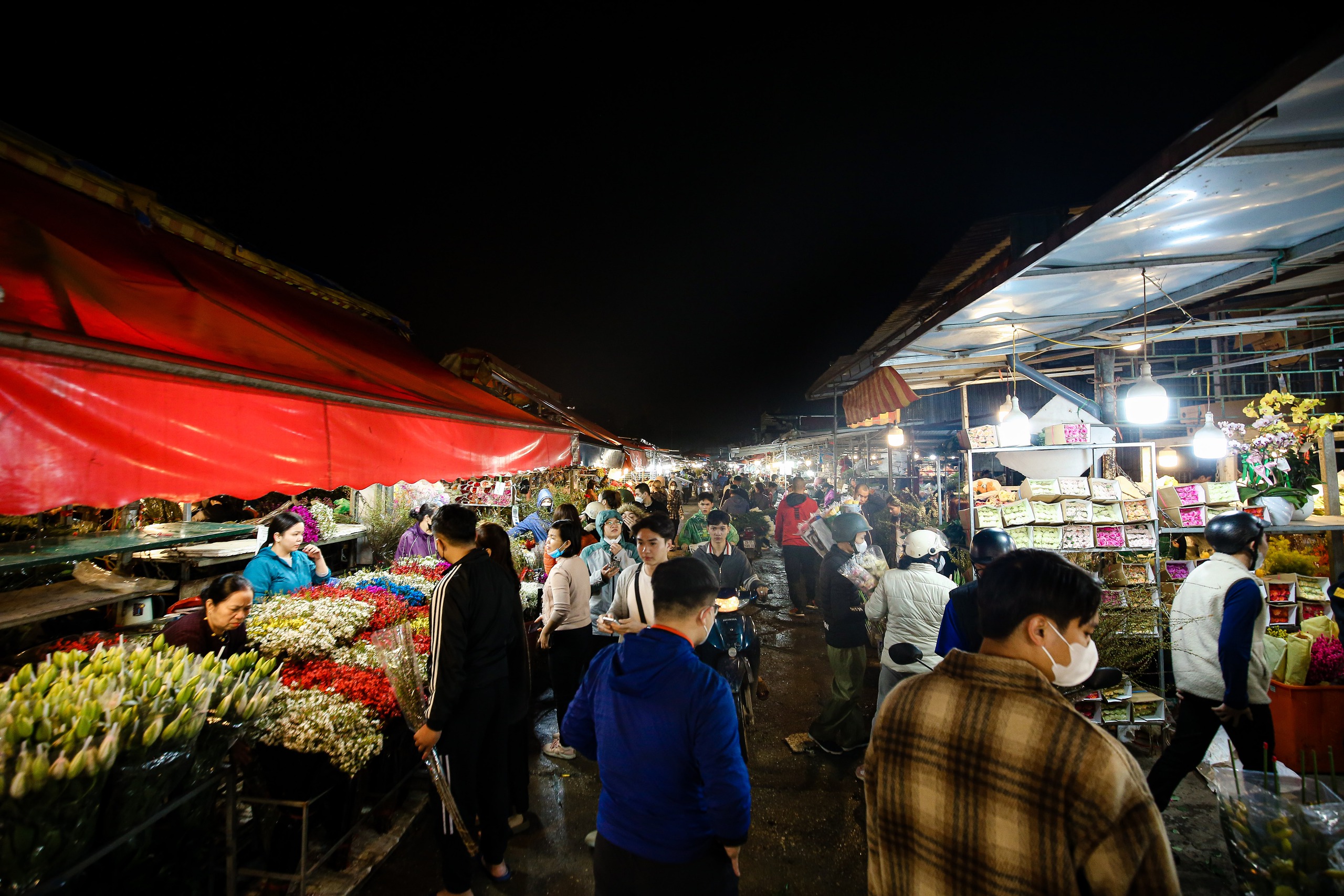 Chợ hoa Quảng B&aacute; nhộn nhịp những ng&agrave;y cận Tết Gi&aacute;p Th&igrave;n 2024- Ảnh 15.
