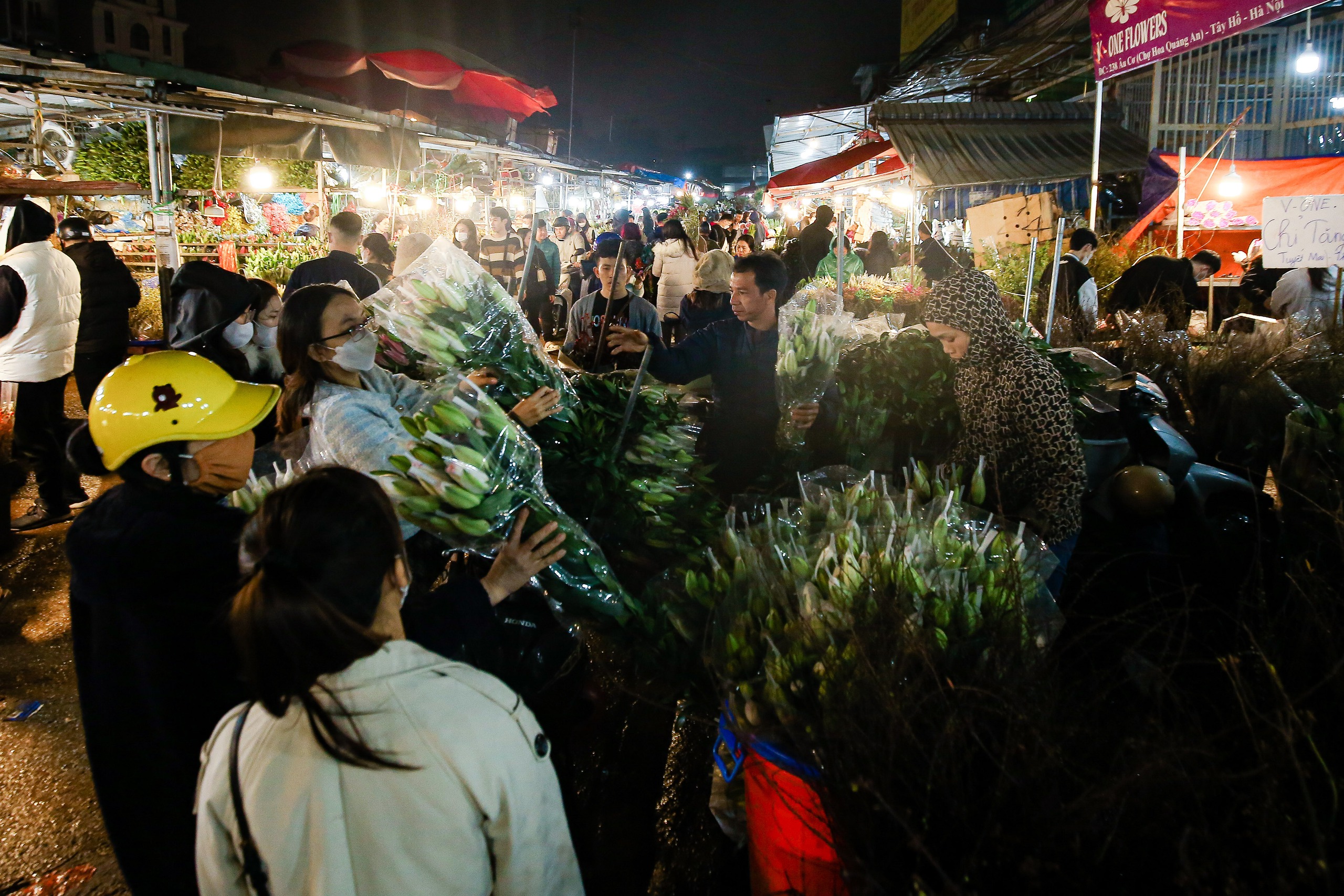 Chợ hoa Quảng B&aacute; nhộn nhịp những ng&agrave;y cận Tết Gi&aacute;p Th&igrave;n 2024- Ảnh 10.