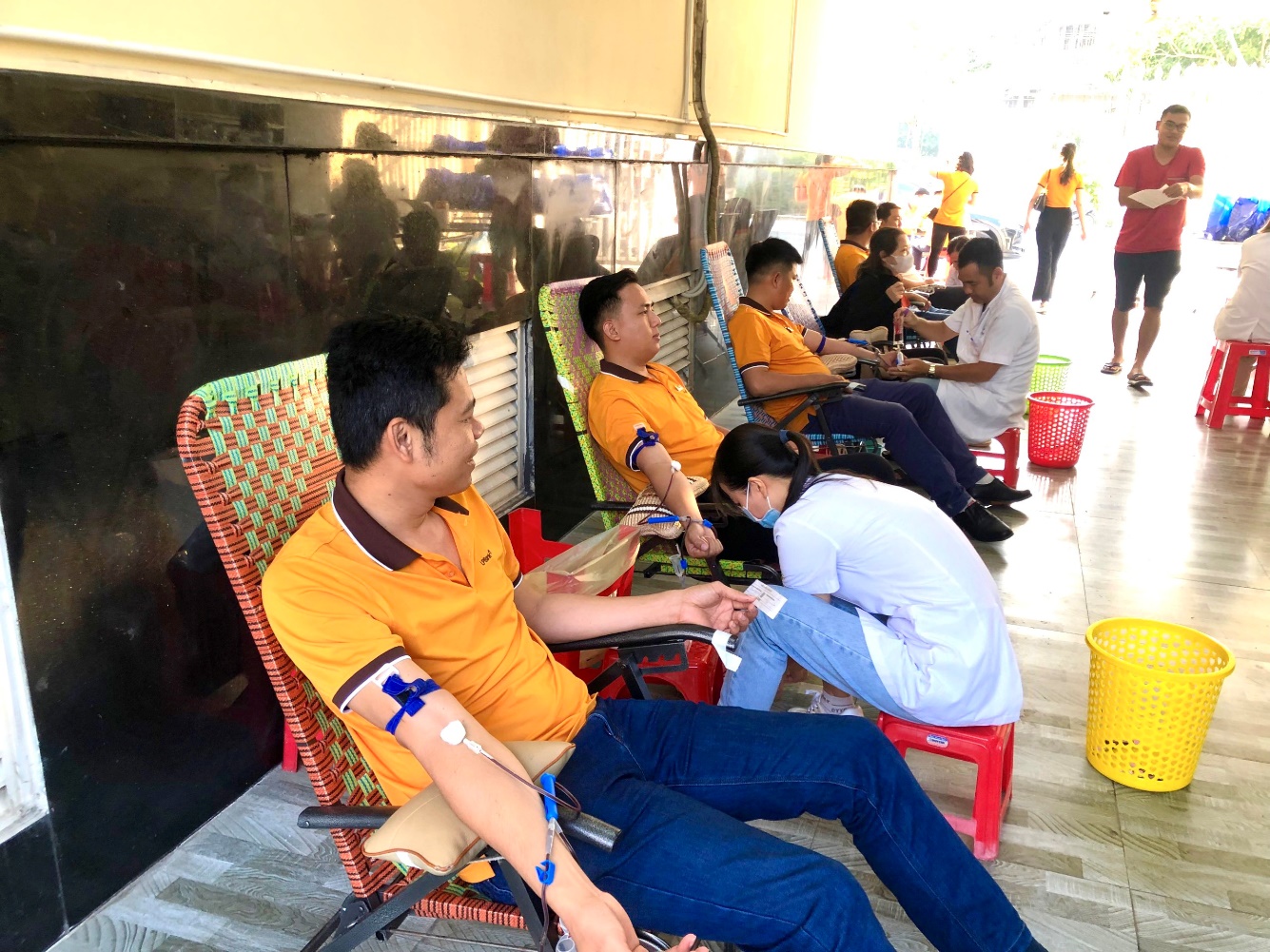 LPBank tổ chức ng&agrave;y hội hiến m&aacute;u t&igrave;nh nguyện 2024 &ldquo;Trao giọt hồng - Gửi y&ecirc;u thương&rdquo;- Ảnh 7.